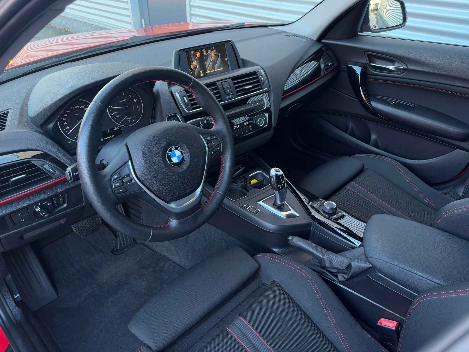 BMW 1-serie 118i Sport Automaat|Stoelverwarming|Clima|Sportstoelen - 4/33