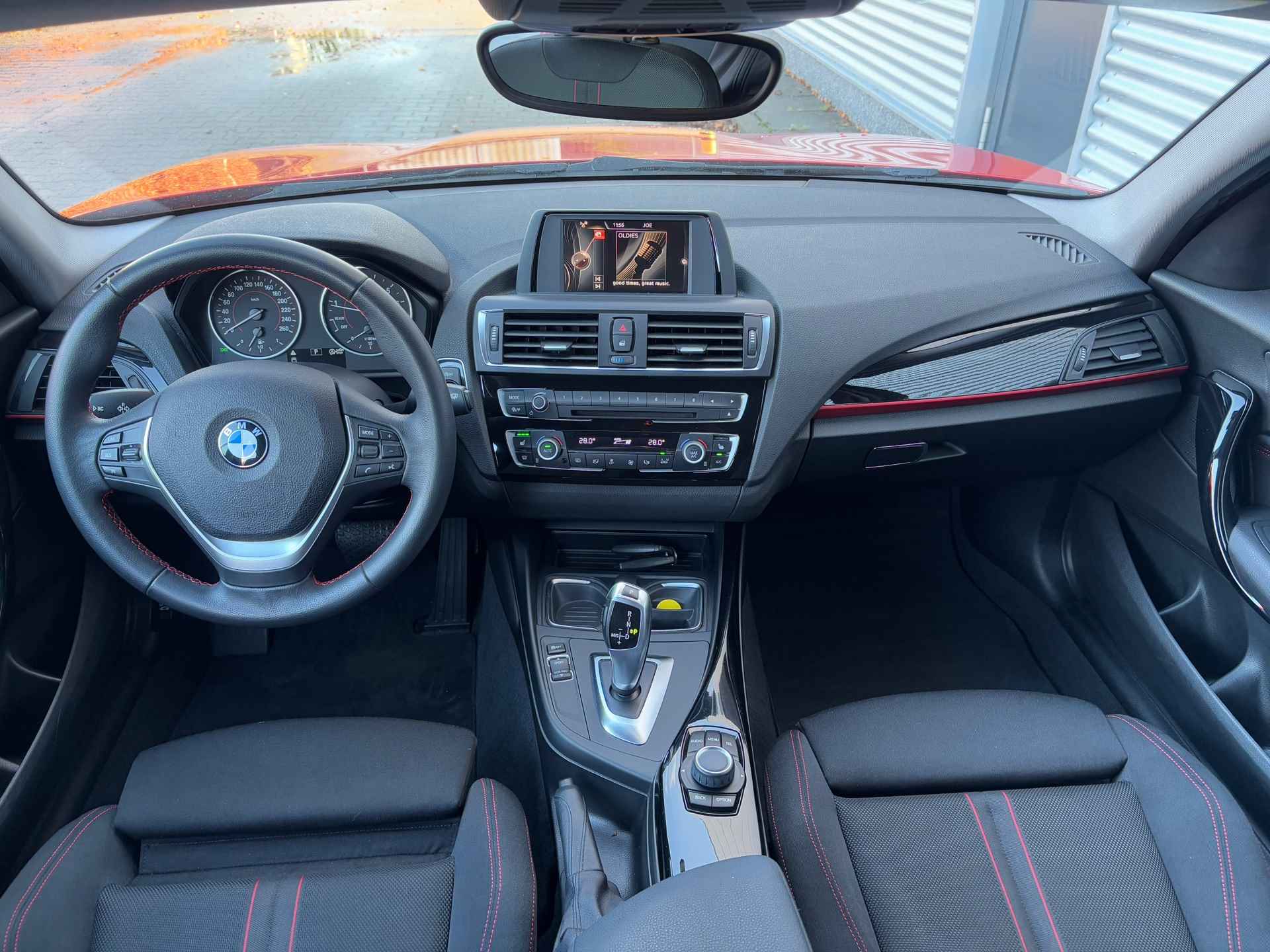 BMW 1-serie 118i Sport Automaat|Stoelverwarming|Clima|Sportstoelen - 13/33