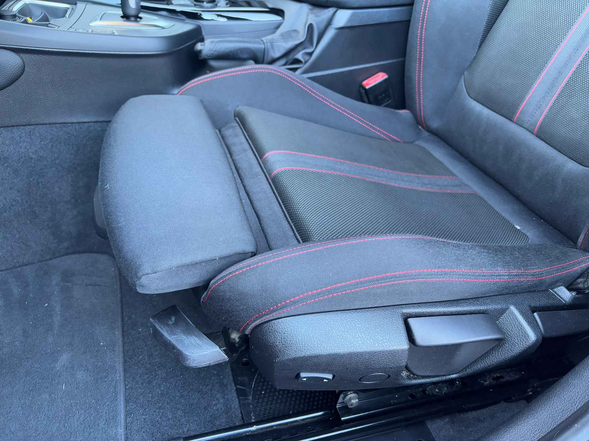 BMW 1-serie 118i Sport Automaat|Stoelverwarming|Clima|Sportstoelen - 27/33