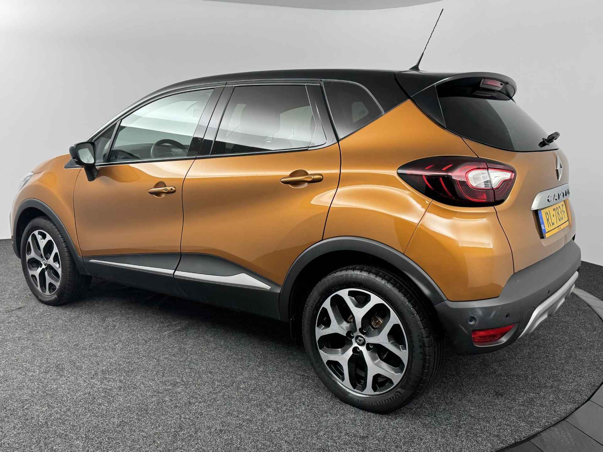 Renault Captur 0.9 TCe 90 Intens | Navigatie | Cruise Control | Climate Control | Parkeersensoren voor, zij, achter en achteruitrijcamera - 8/49