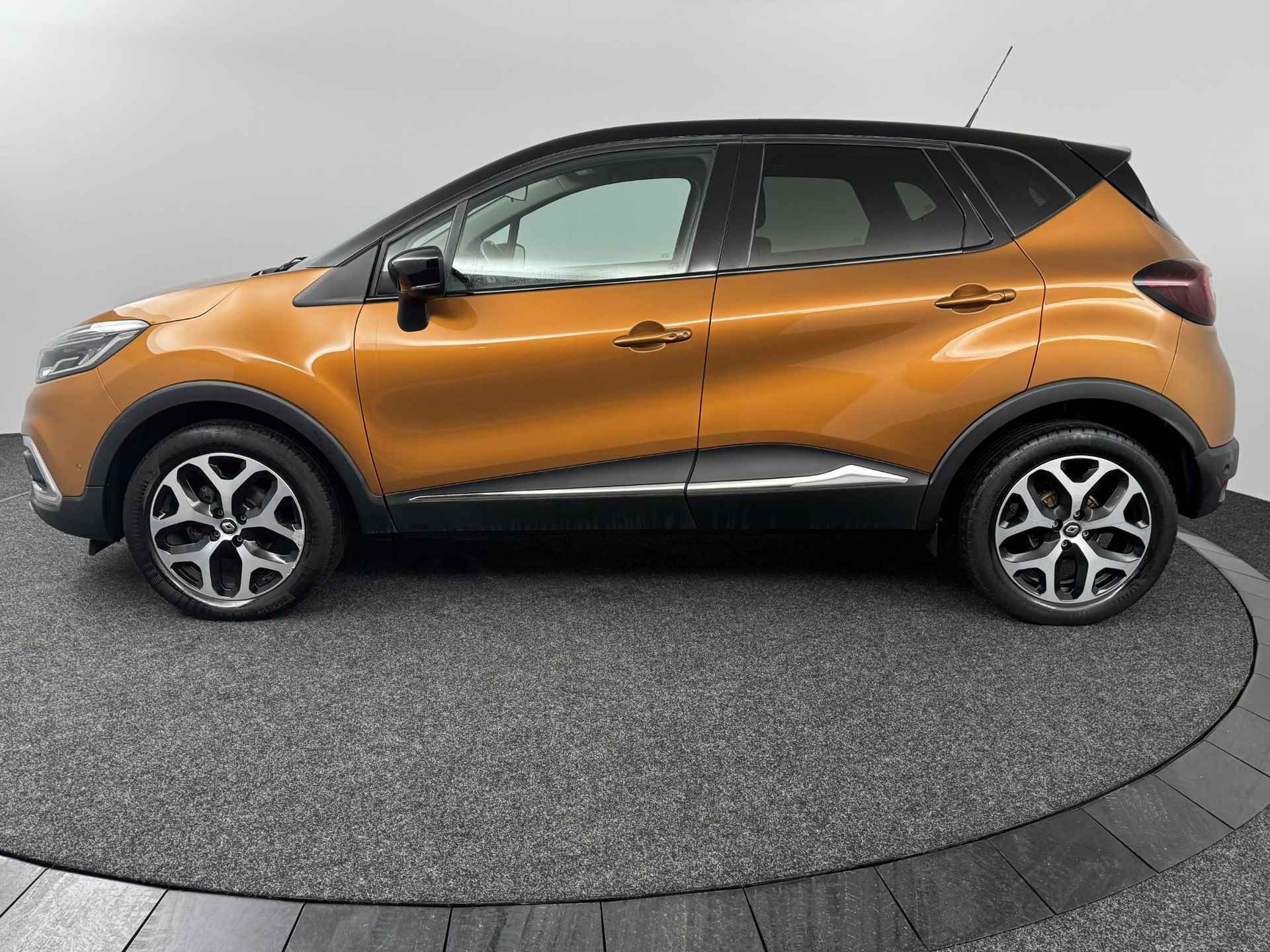 Renault Captur 0.9 TCe 90 Intens | Navigatie | Cruise Control | Climate Control | Parkeersensoren voor, zij, achter en achteruitrijcamera - 9/49