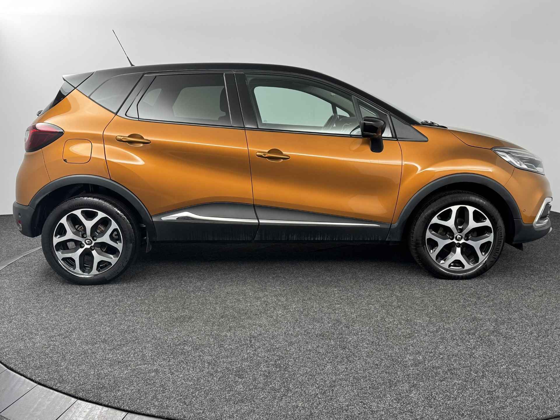 Renault Captur 0.9 TCe 90 Intens | Navigatie | Cruise Control | Climate Control | Parkeersensoren voor, zij, achter en achteruitrijcamera - 10/49