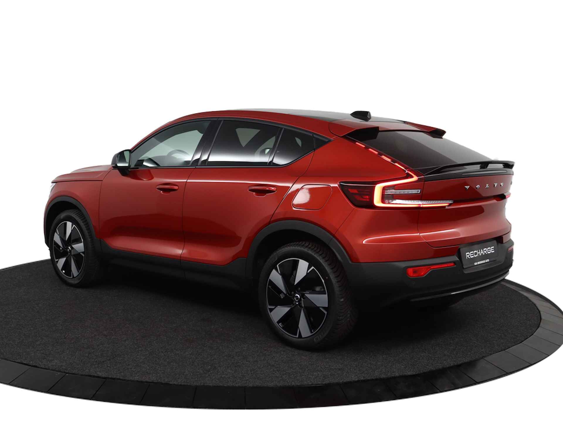 Volvo C40 Single Motor Extended Range Plus 82 kWh Direct leverbaar! | Stoel & stuurwielverwarming | Parkassist voor + achter | Parkassist camera | Adaptieve cruise control incl. BLIS | 19'' lm velgen | Keyless Entry | Warmtepomp | Standverwarming met timer - 11/64