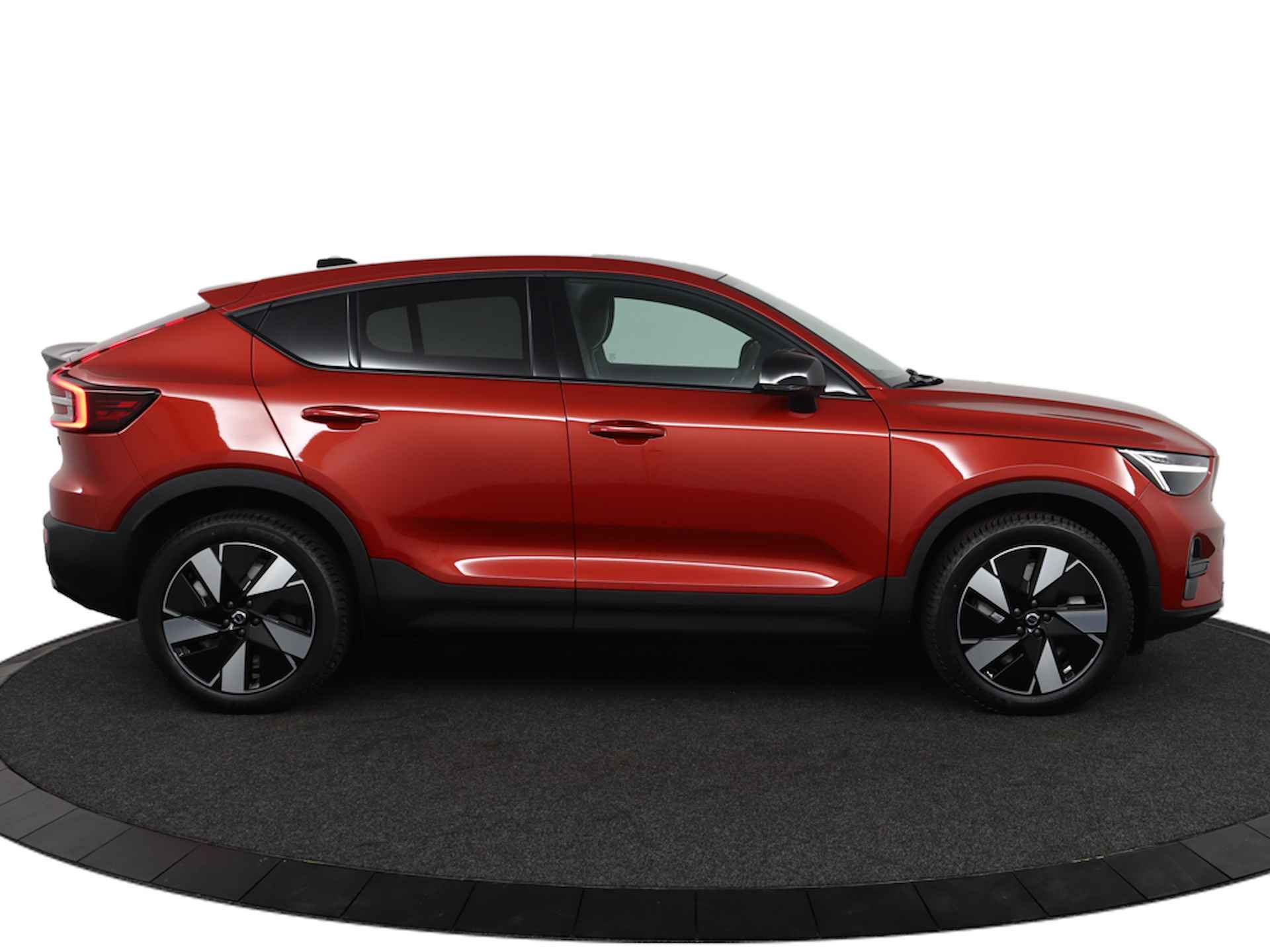 Volvo C40 Single Motor Extended Range Plus 82 kWh Direct leverbaar! | Stoel & stuurwielverwarming | Parkassist voor + achter | Parkassist camera | Adaptieve cruise control incl. BLIS | 19'' lm velgen | Keyless Entry | Warmtepomp | Standverwarming met timer - 12/64