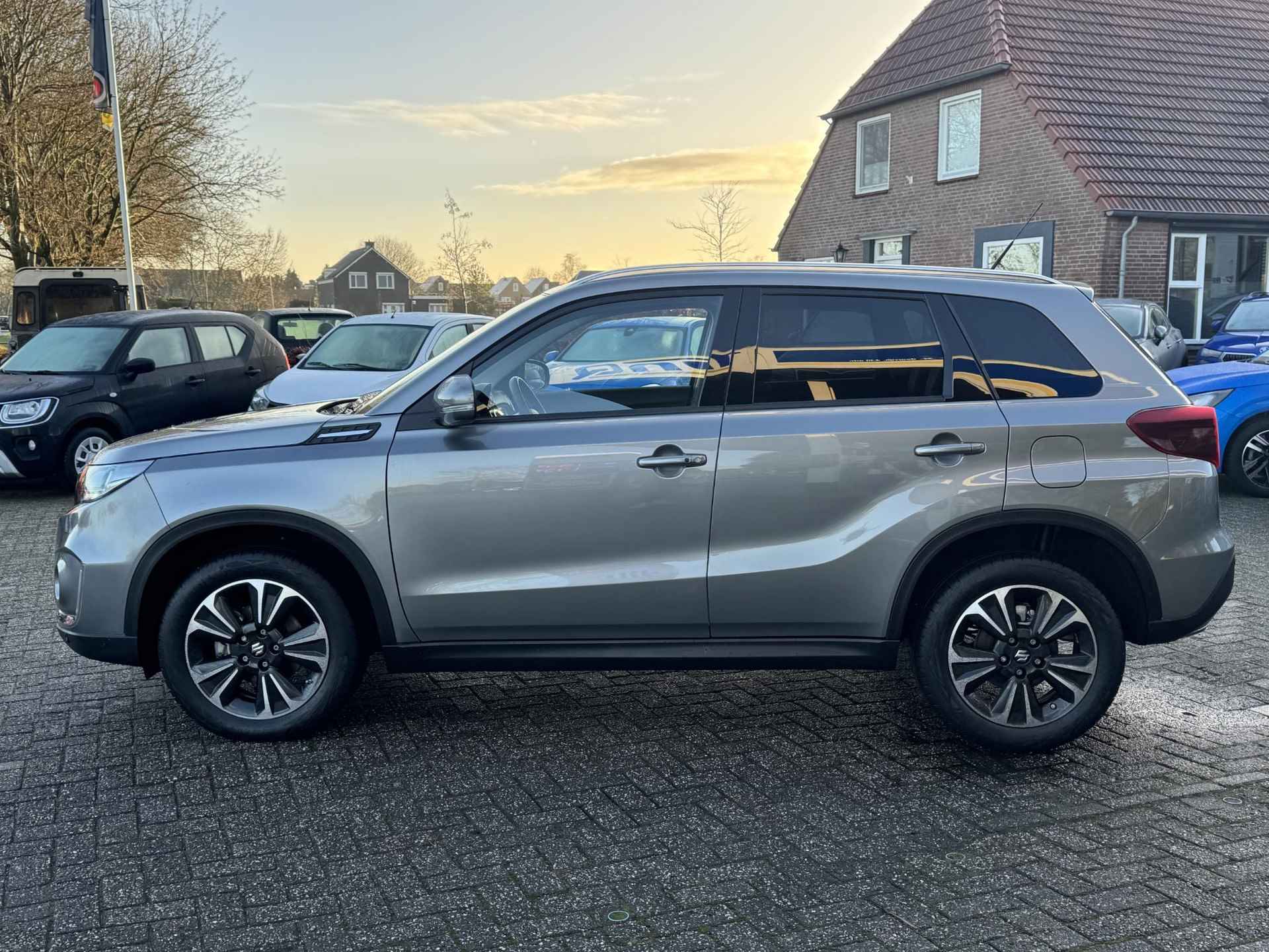 Suzuki Vitara 1.5 Hybrid Style PANO | NAVI | KLIMA | BOVAG! - 3/31