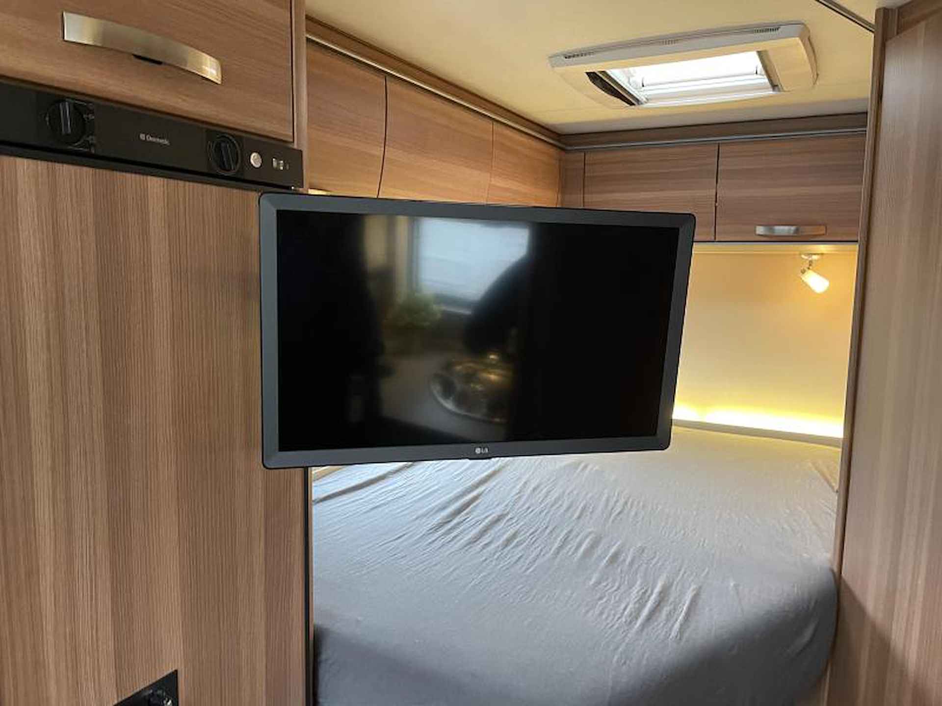 Weinsberg CaraLoft 650 MFH Frans bed Bearlock TV - 22/25