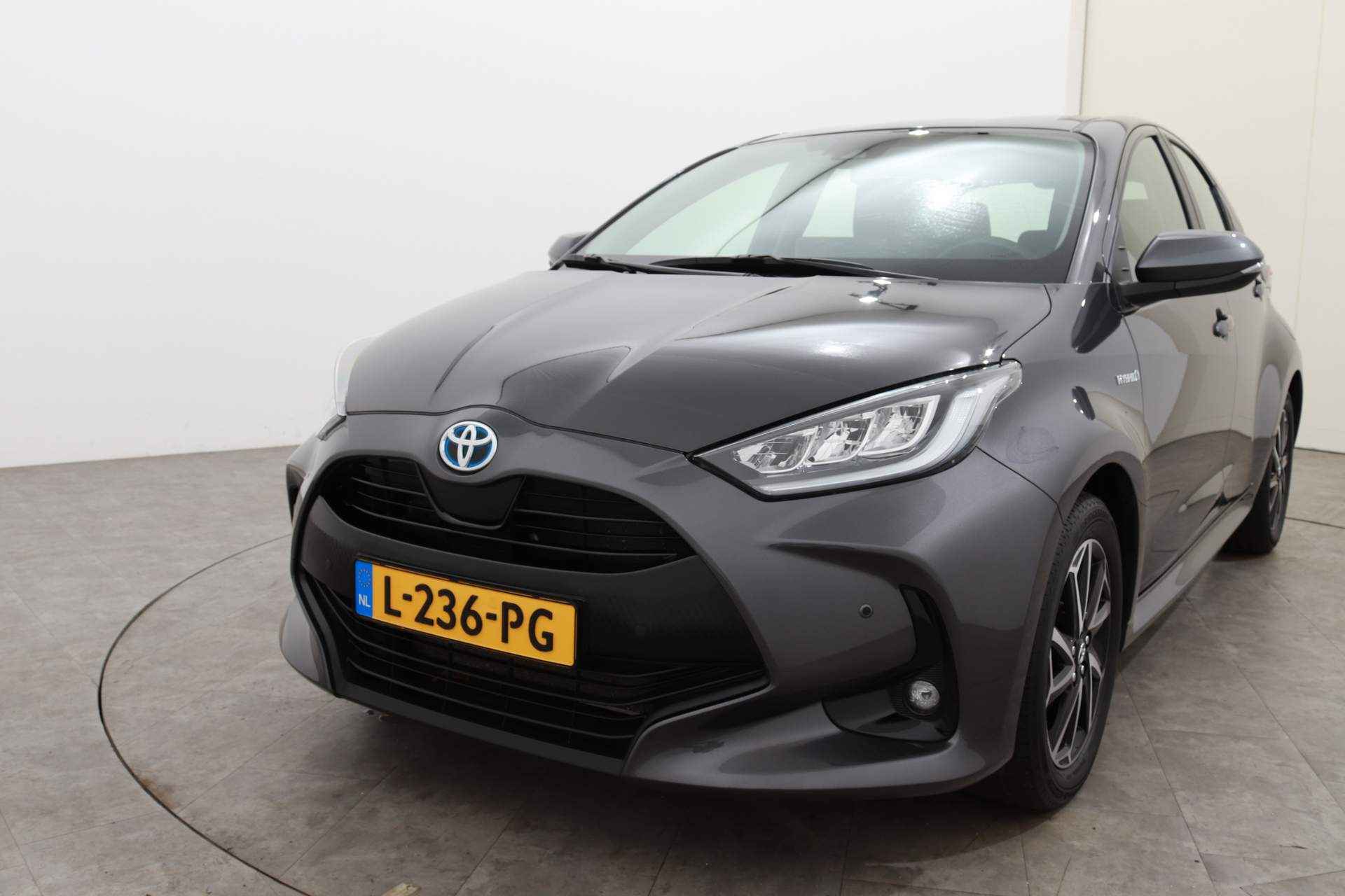 Toyota Yaris 1.5 HYBRID DYNAMIC AUT. | Navi | Camera | Adaptive Cruise | Trekhaak - 12/46