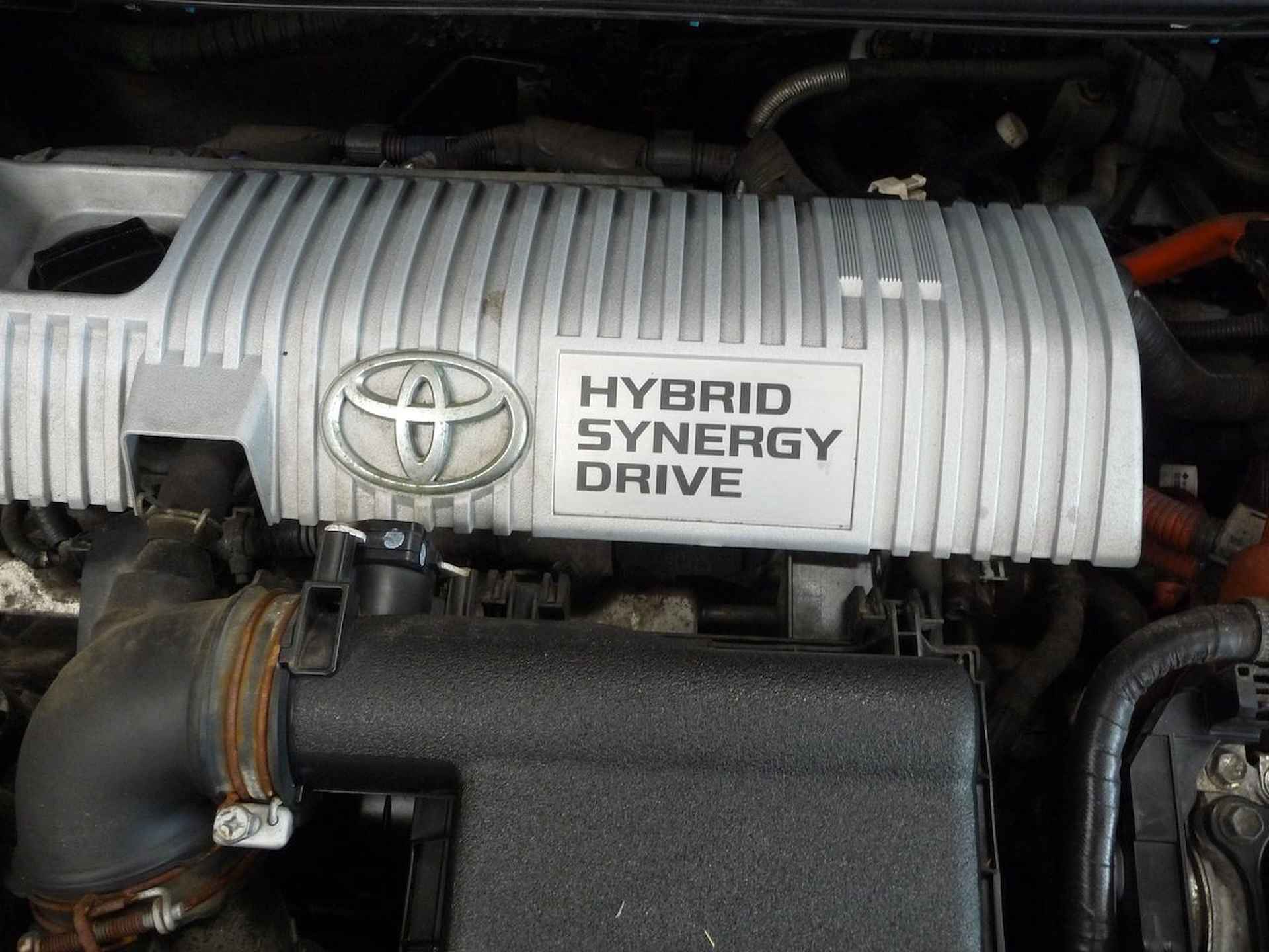 Toyota Auris 1.8 FULL HYBRID EXECUTIVE - 28/32