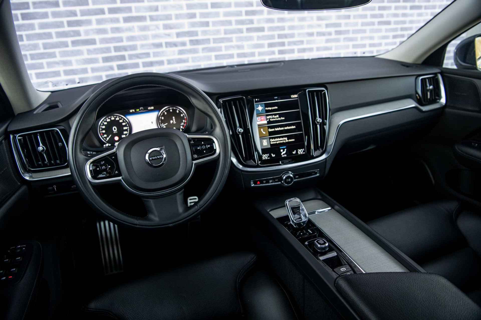 Volvo S60 2.0 B3 Inscription | Harman Kardon | 19 inch |  Elektrische bestuurdersstoel met geheugenfunctie | Parkeercamera | Adaptieve cruise control | - 13/40