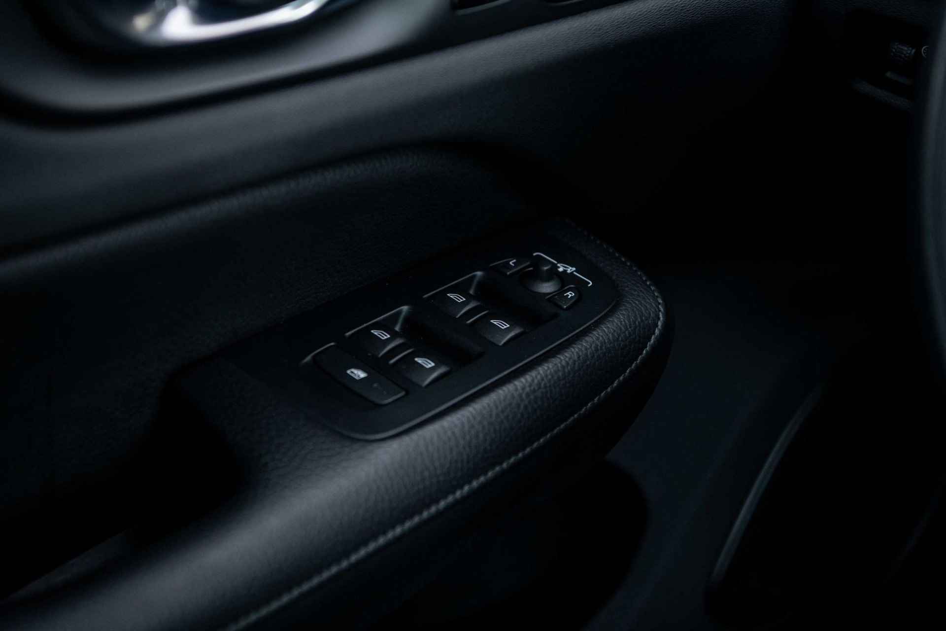 Volvo S60 2.0 B3 Inscription | Harman Kardon | 19 inch |  Elektrische bestuurdersstoel met geheugenfunctie | Parkeercamera | Adaptieve cruise control | - 26/40