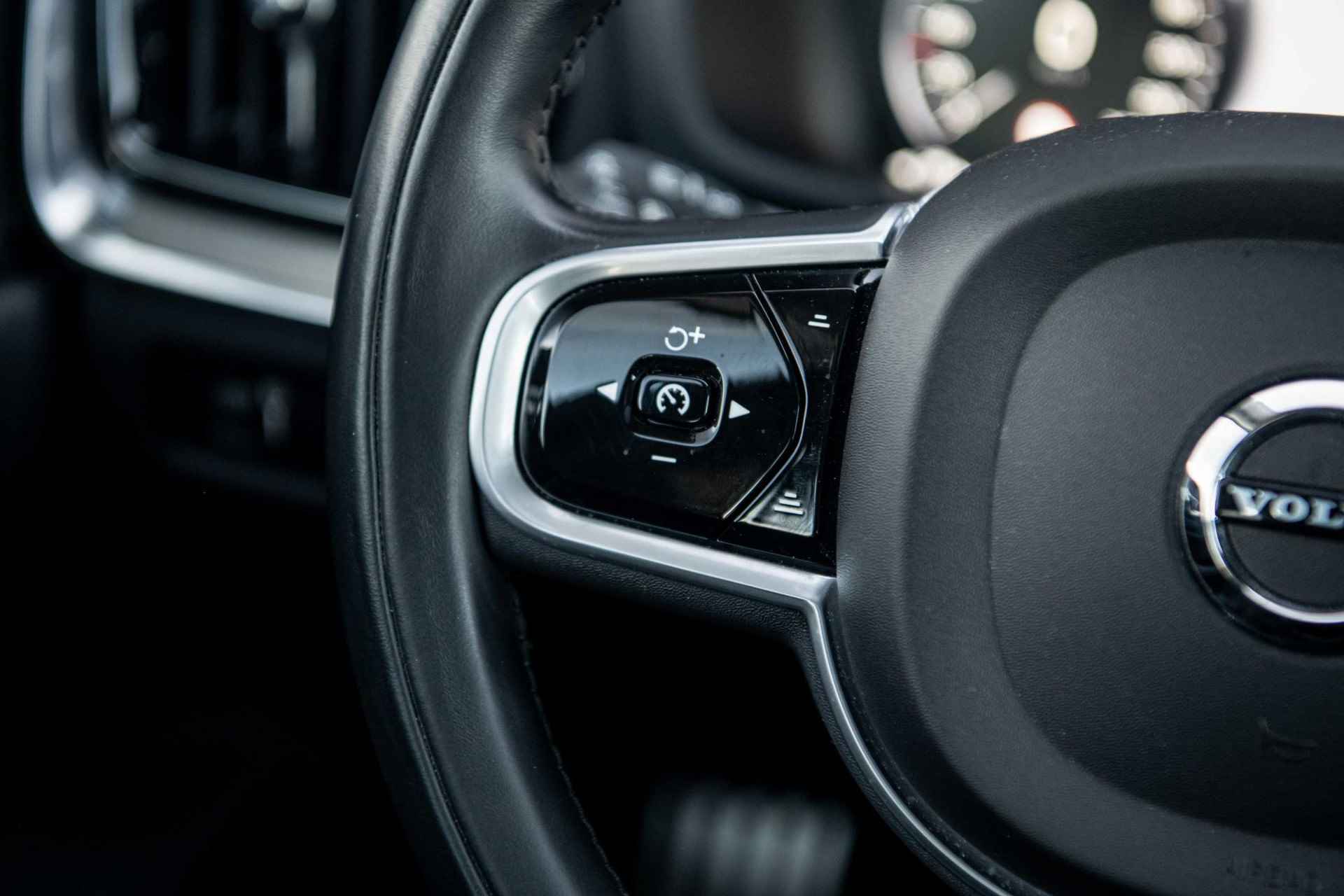 Volvo S60 2.0 B3 Inscription | Harman Kardon | 19 inch |  Elektrische bestuurdersstoel met geheugenfunctie | Parkeercamera | Adaptieve cruise control | - 27/40