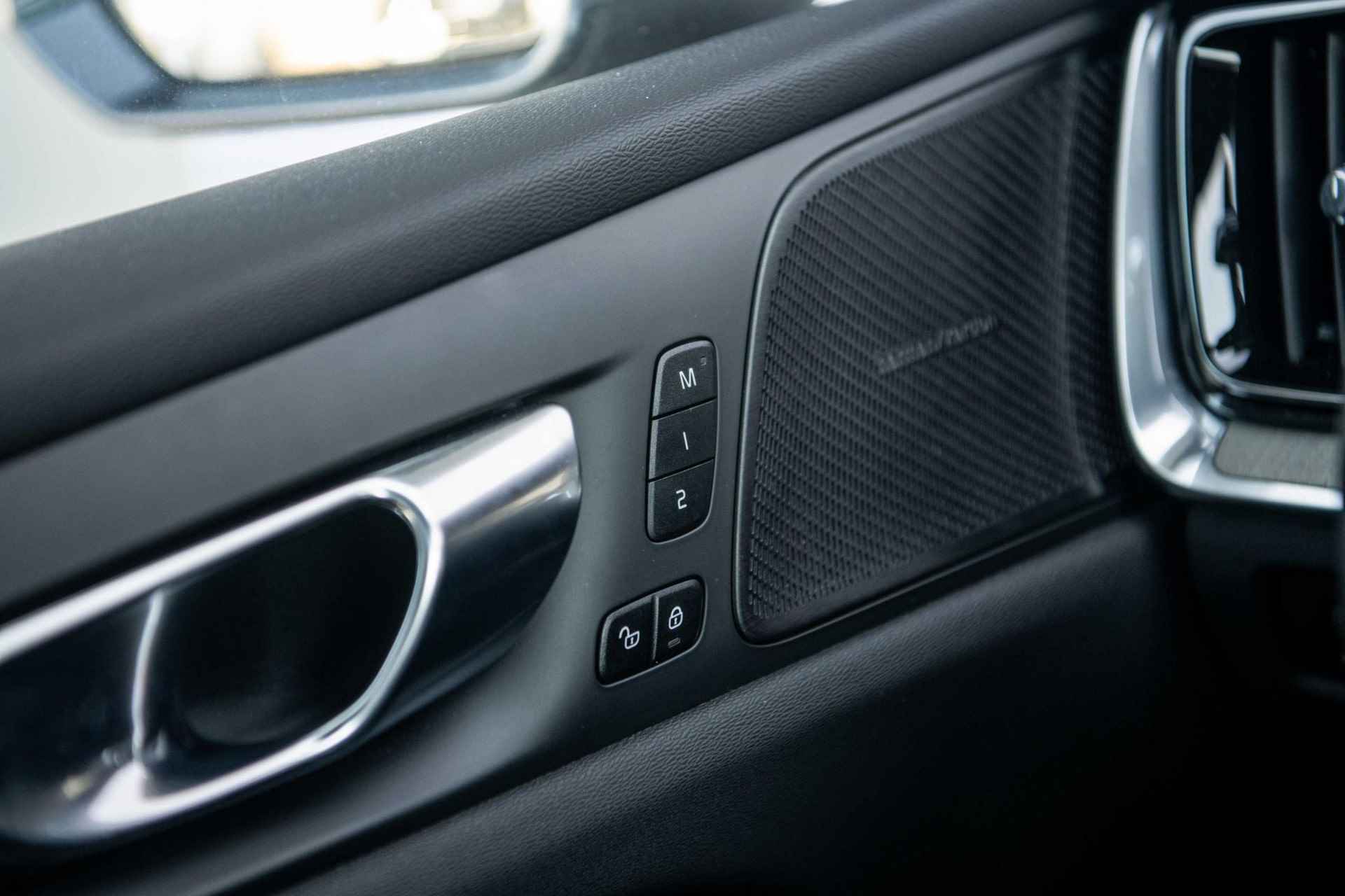 Volvo S60 2.0 B3 Inscription | Harman Kardon | 19 inch |  Elektrische bestuurdersstoel met geheugenfunctie | Parkeercamera | Adaptieve cruise control | - 29/40