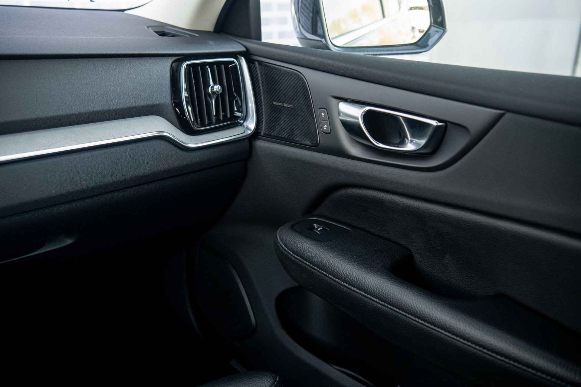 Volvo S60 2.0 B3 Inscription | Harman Kardon | 19 inch |  Elektrische bestuurdersstoel met geheugenfunctie | Parkeercamera | Adaptieve cruise control | - 32/40