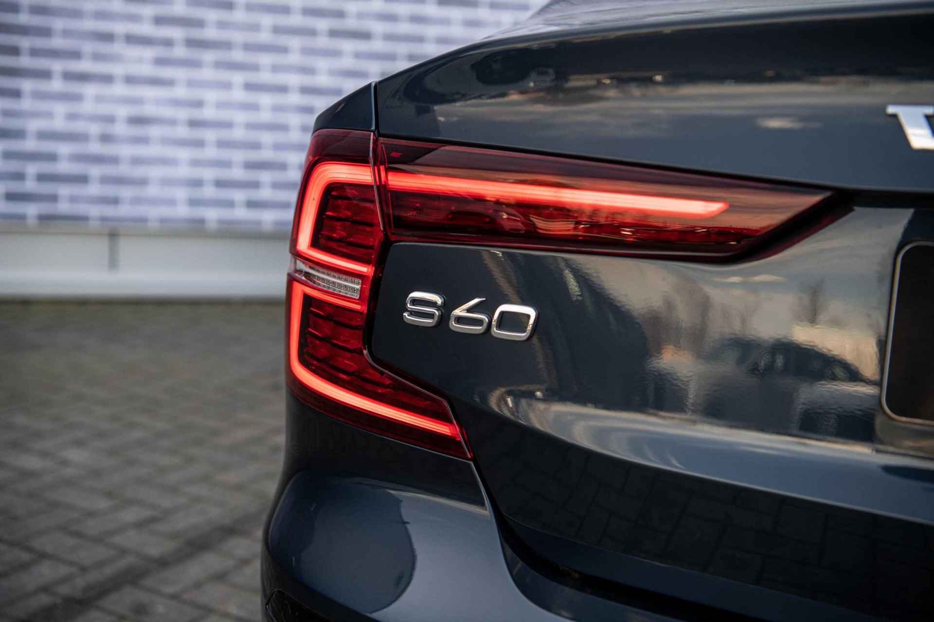 Volvo S60 2.0 B3 Inscription | Harman Kardon | 19 inch |  Elektrische bestuurdersstoel met geheugenfunctie | Parkeercamera | Adaptieve cruise control | - 38/40