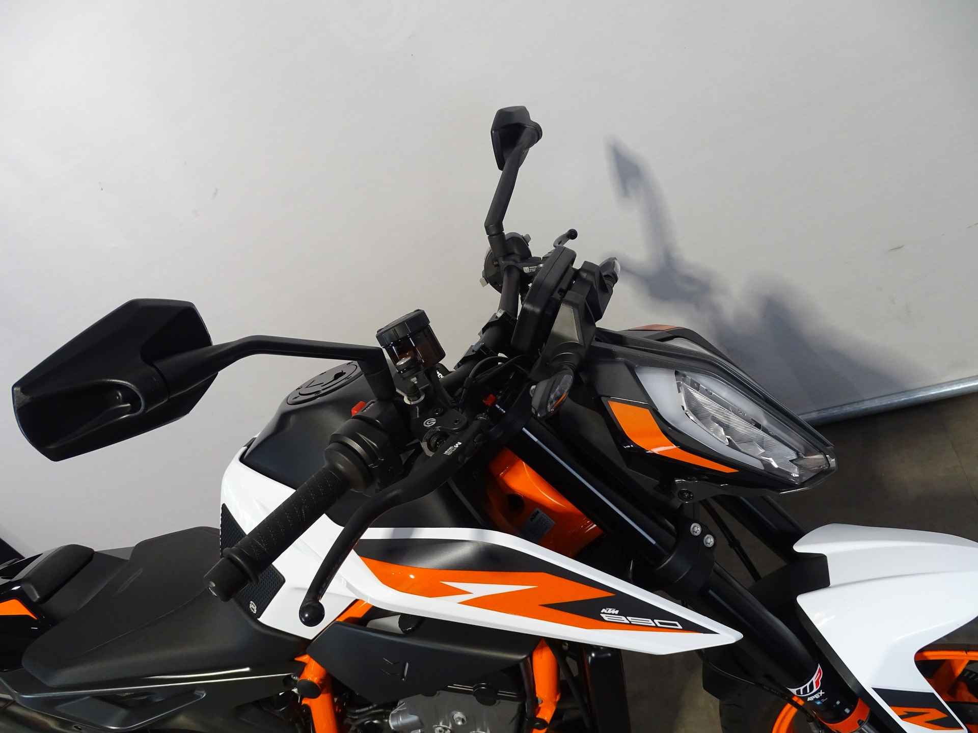 KTM 890 DUKE R - 2/9