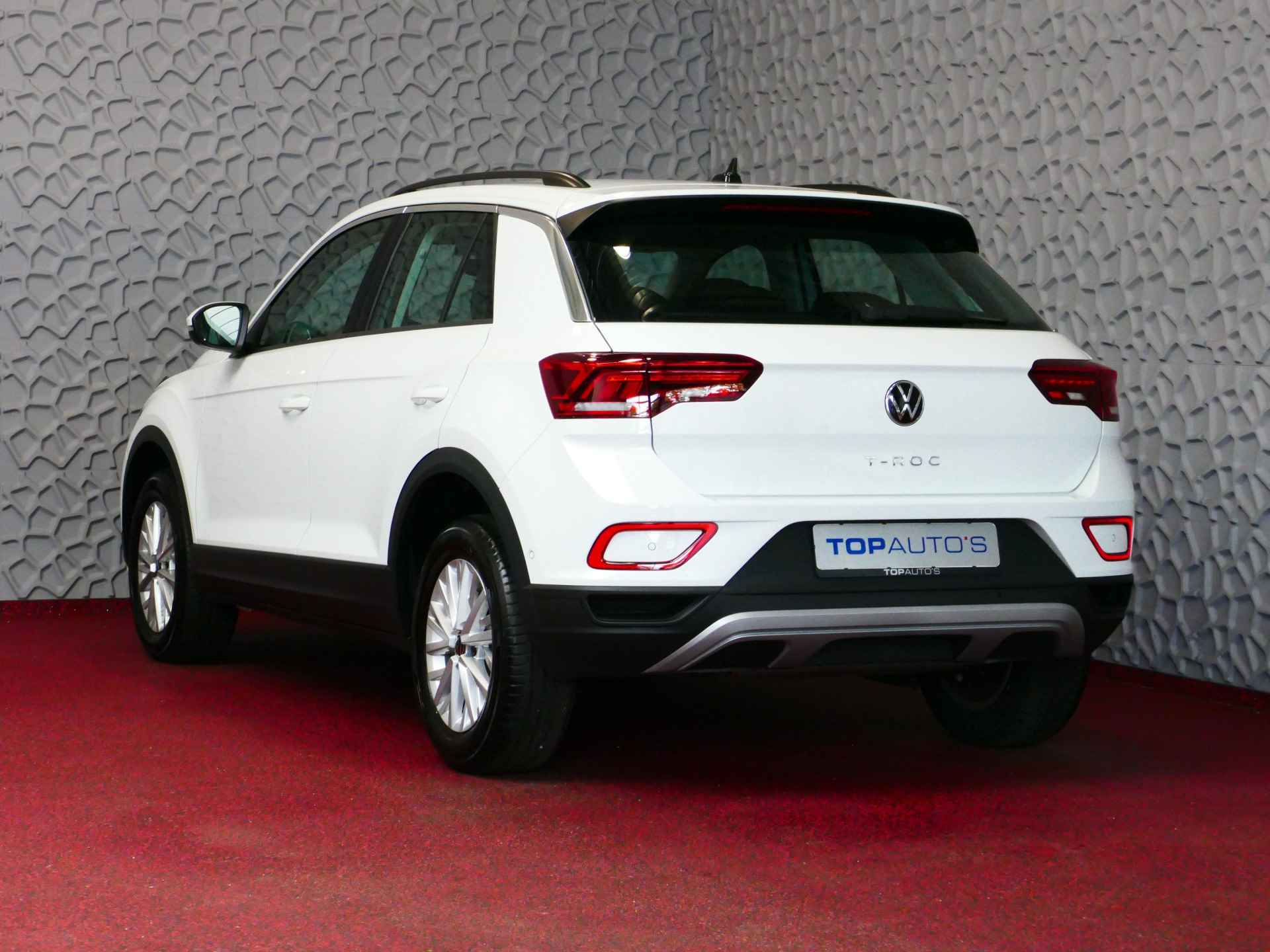 Volkswagen T-Roc 1.5 TSI 150PK ✅NIEUWE AUTO✅ CARPLAY NAVI STOEL VERW. LED VIR.COCKPIT 03/2024 70 BIJNA NIEUWE VOLKSWAGEN'S UIT VOORRAAD LEVERBAAR - 2/56