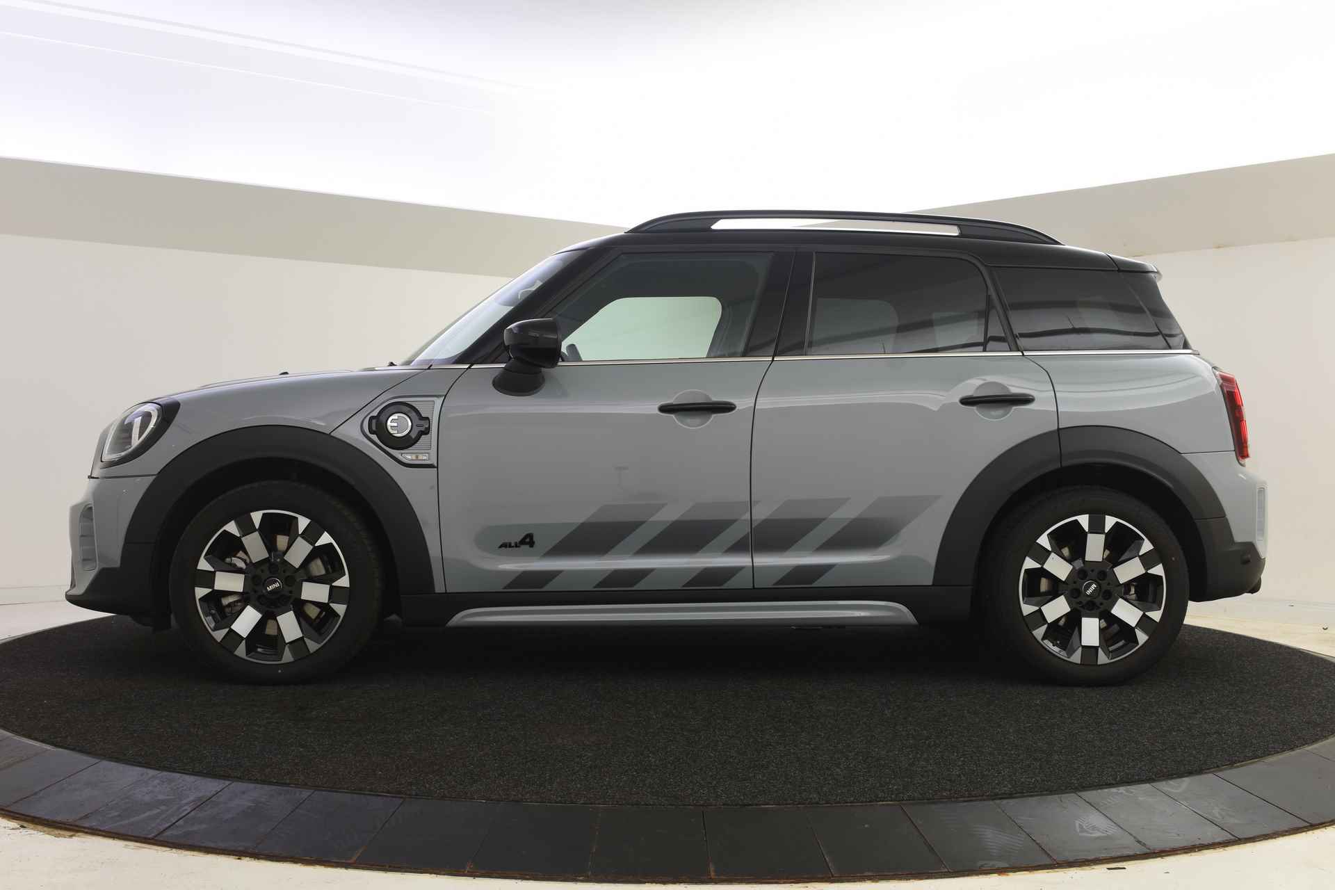 MINI Countryman Cooper SE ALL4 Untamed Automaat / Premium Pakket / Achteruitrijcamera / LED / Comfort Access / Comfortstoelen / Stoelverwarming - 4/44