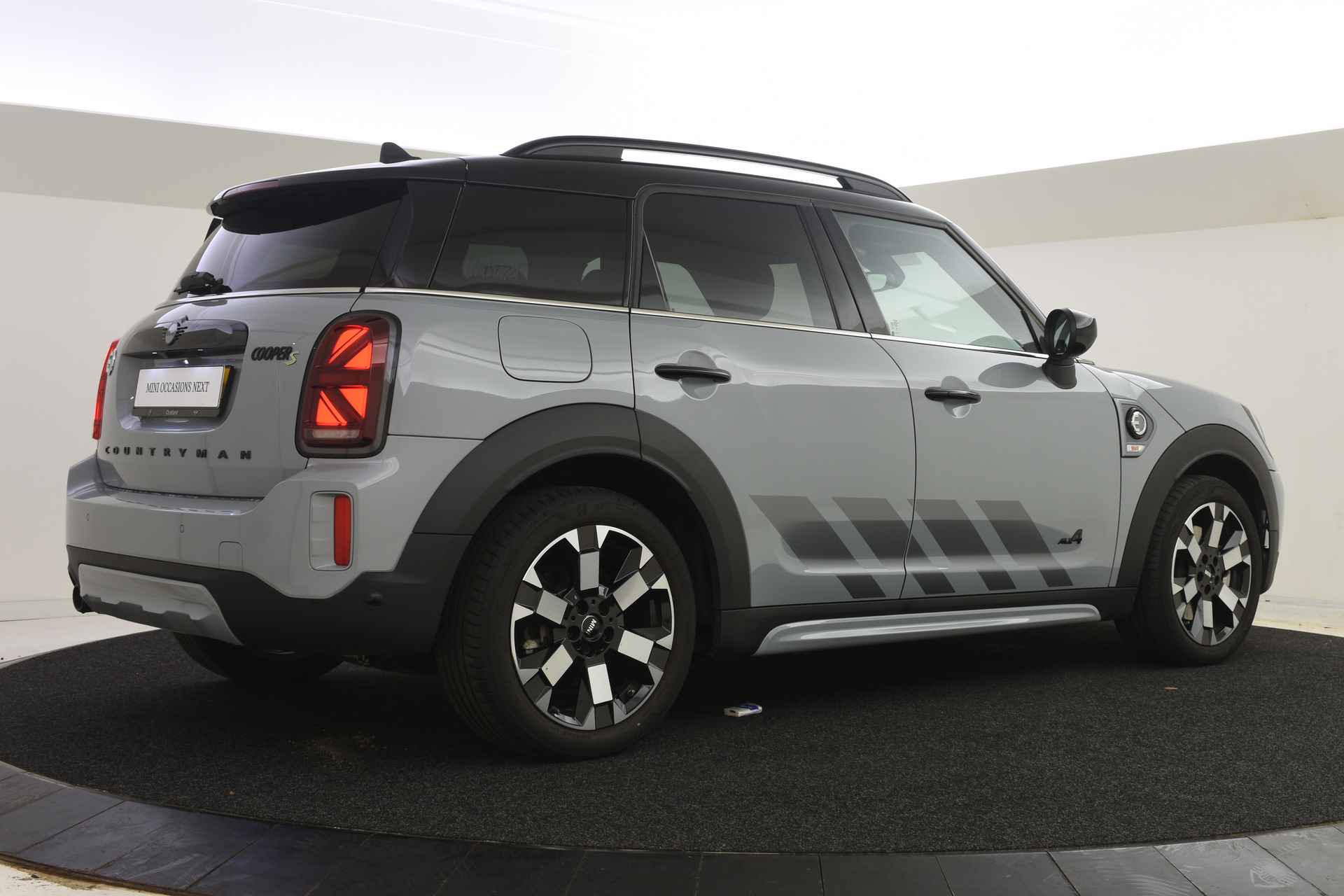 MINI Countryman Cooper SE ALL4 Untamed Automaat / Premium Pakket / Achteruitrijcamera / LED / Comfort Access / Comfortstoelen / Stoelverwarming - 14/44