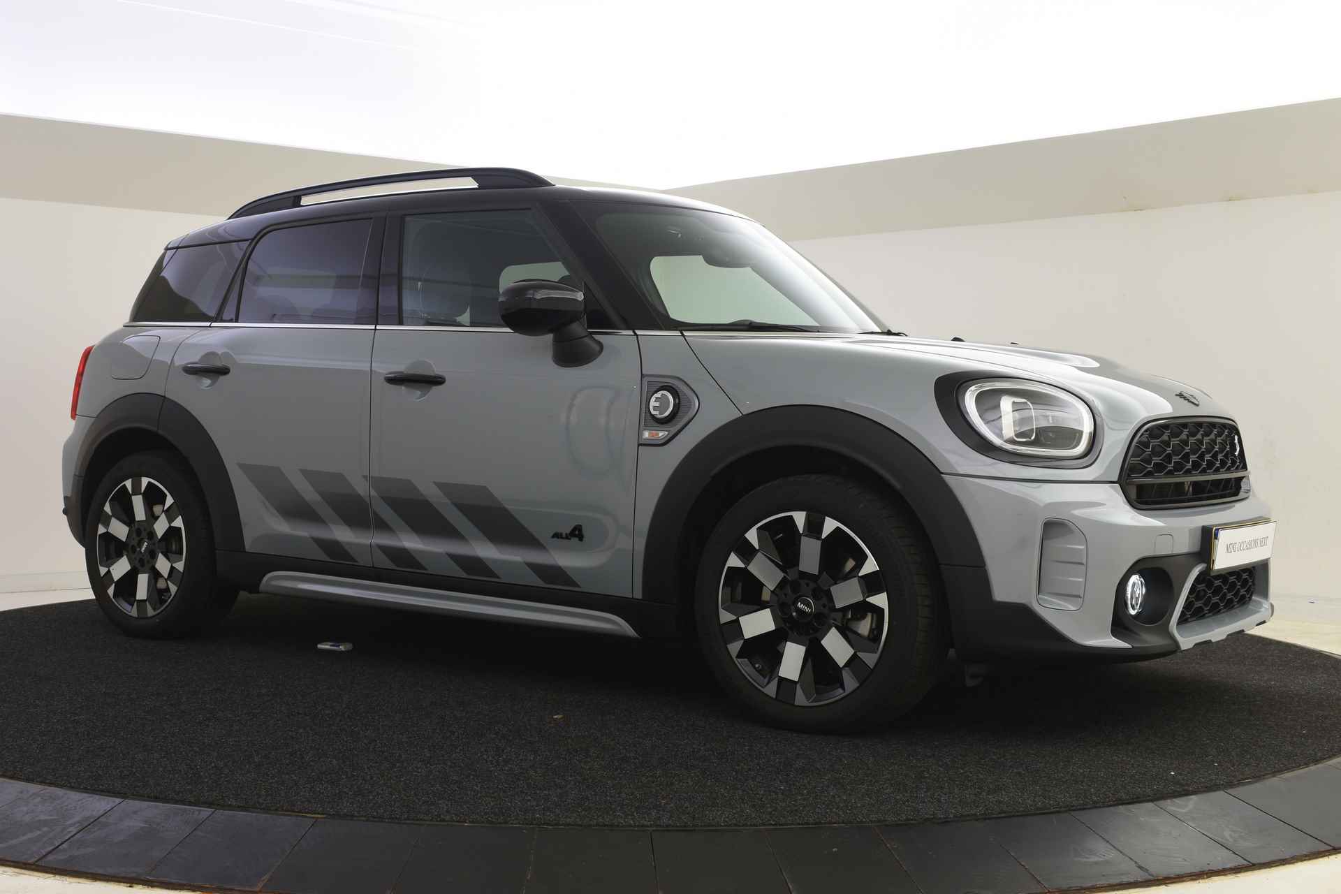 MINI Countryman Cooper SE ALL4 Untamed Automaat / Premium Pakket / Achteruitrijcamera / LED / Comfort Access / Comfortstoelen / Stoelverwarming - 23/44