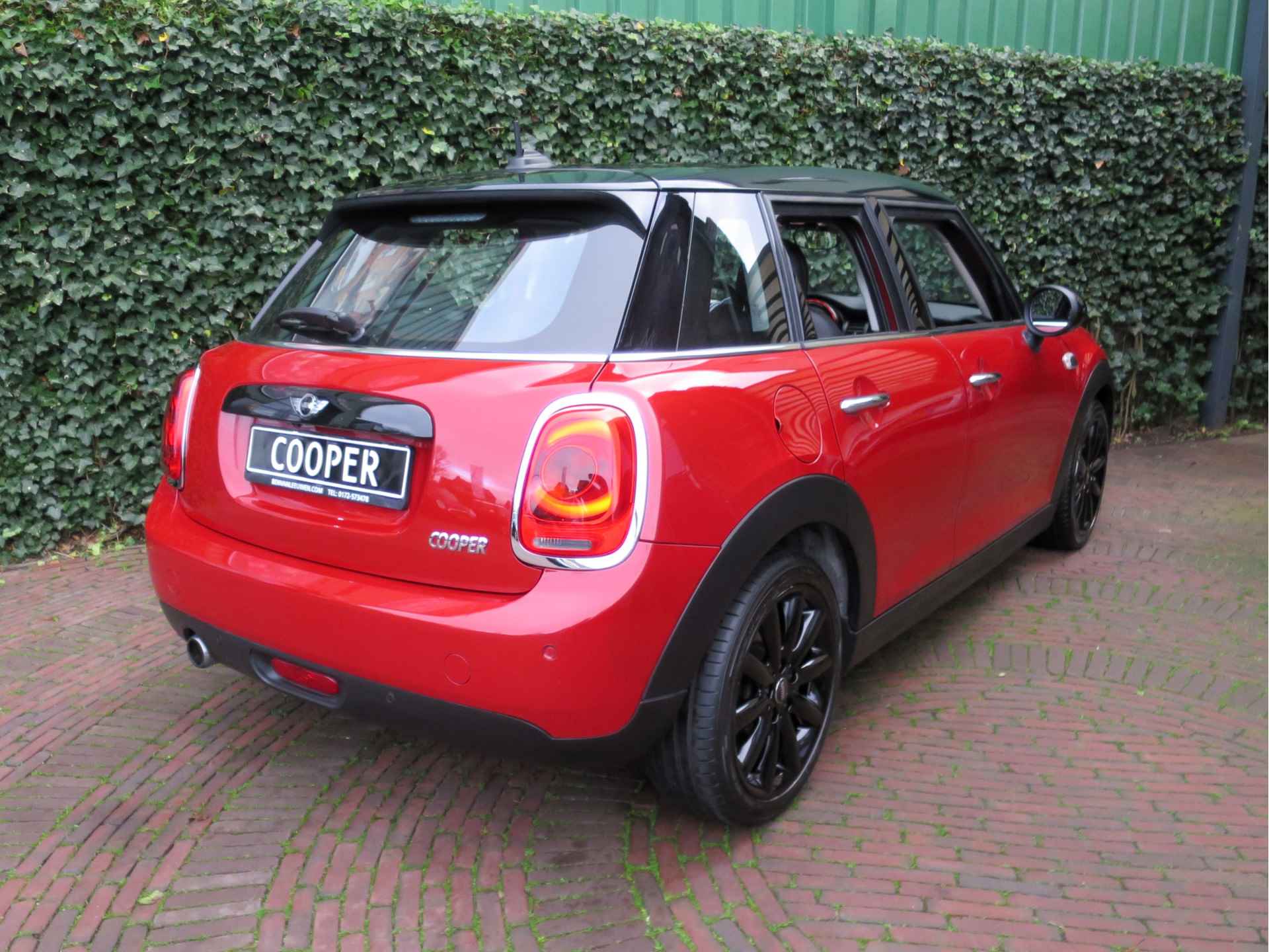 MINI Cooper 1.5 Chili 5-deurs F55 automaat met LED, XL-navi, A.camera en 17" - 2/42