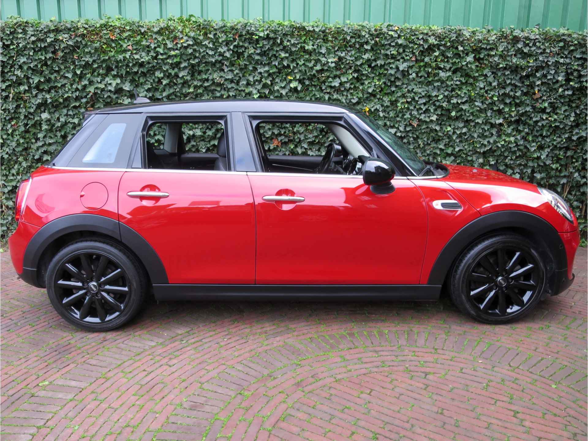 MINI Cooper 1.5 Chili 5-deurs F55 automaat met LED, XL-navi, A.camera en 17" - 36/42