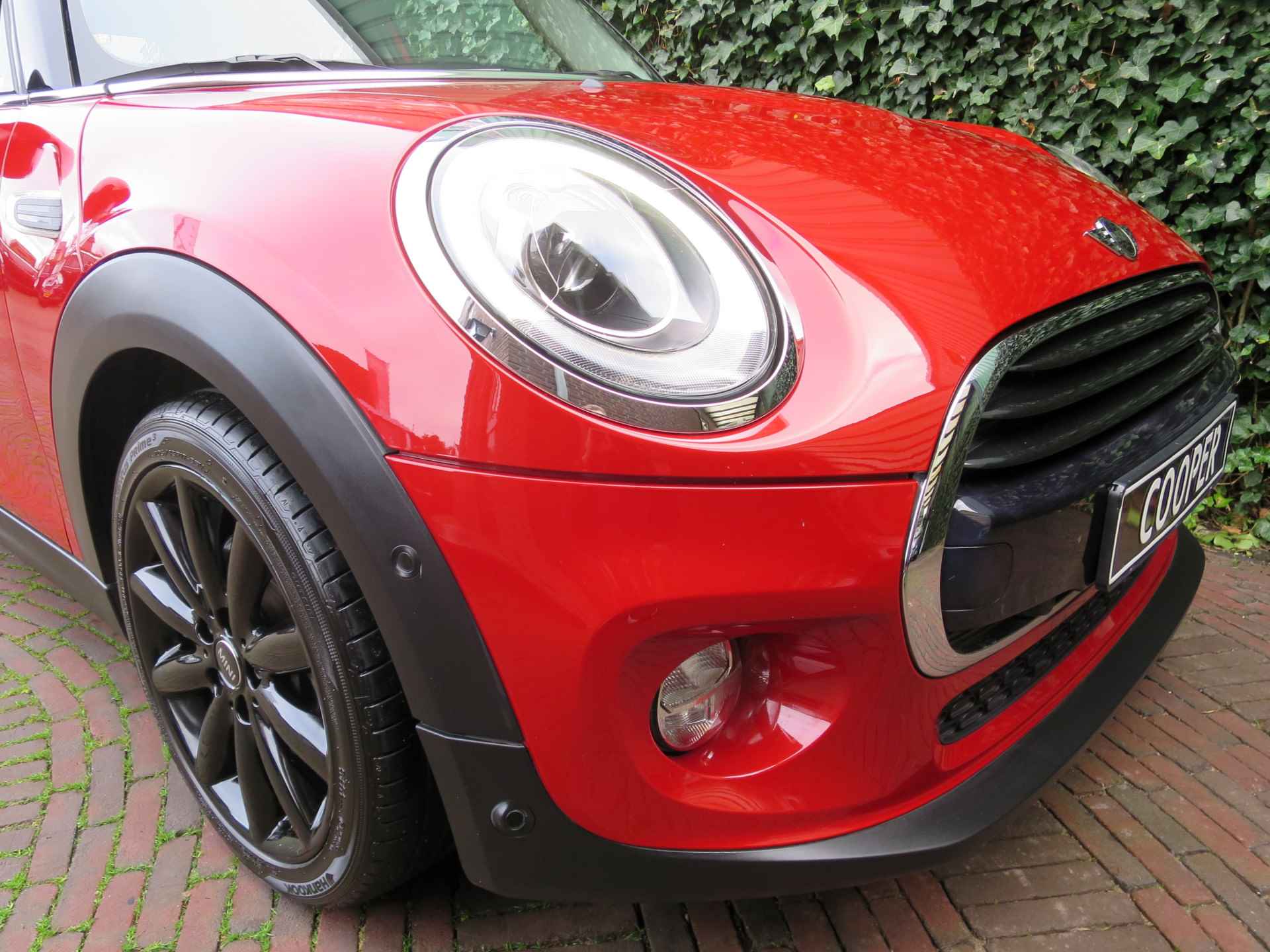 MINI Cooper 1.5 Chili 5-deurs F55 automaat met LED, XL-navi, A.camera en 17" - 28/42