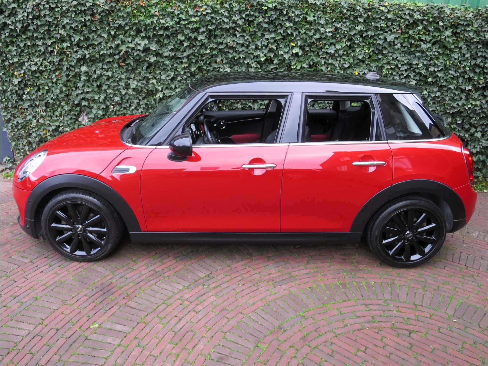 MINI Cooper 1.5 Chili 5-deurs F55 automaat met LED, XL-navi, A.camera en 17" - 31/42