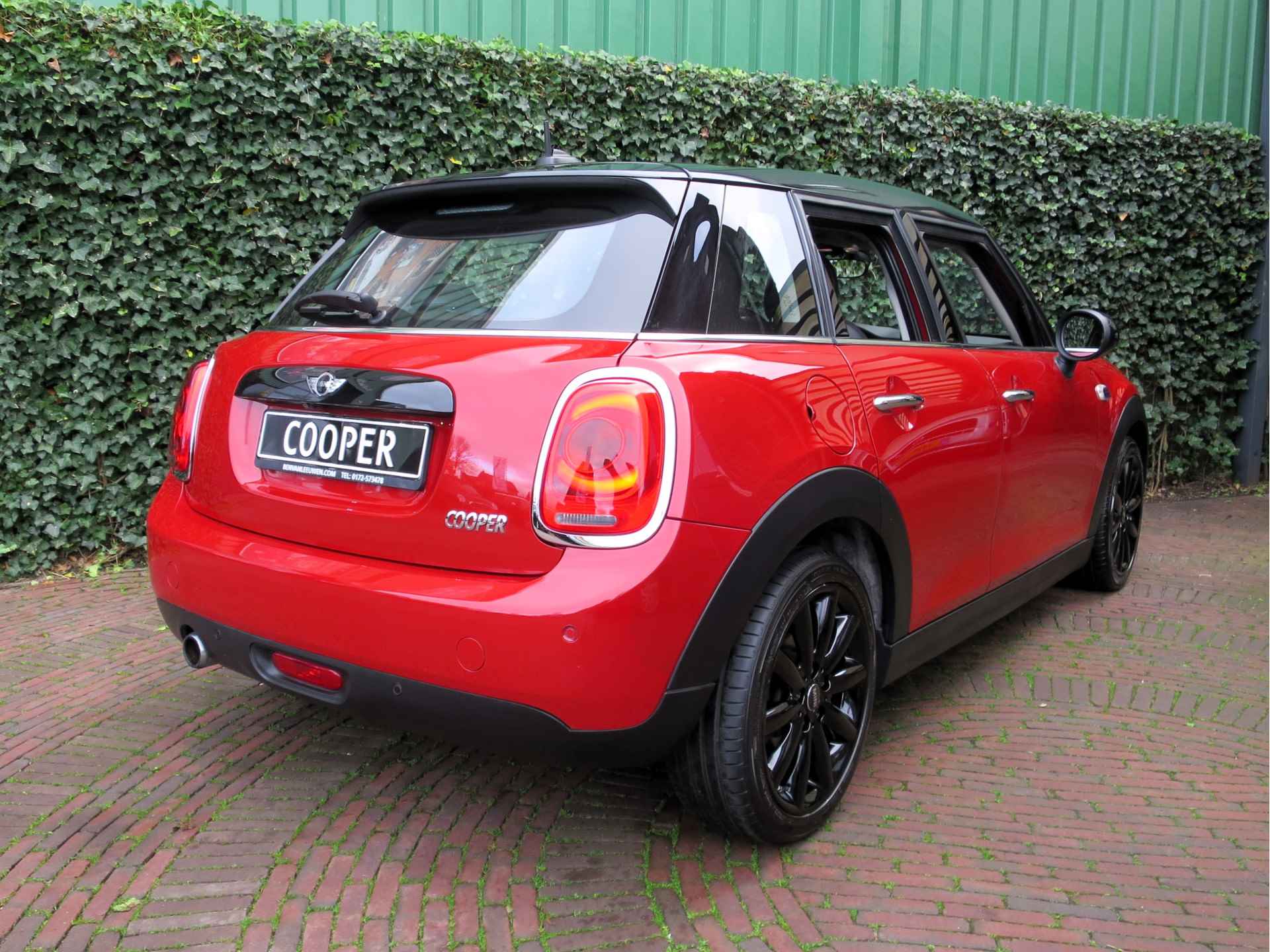 MINI Cooper 1.5 Chili 5-deurs F55 automaat met LED, XL-navi, A.camera en 17" - 35/42