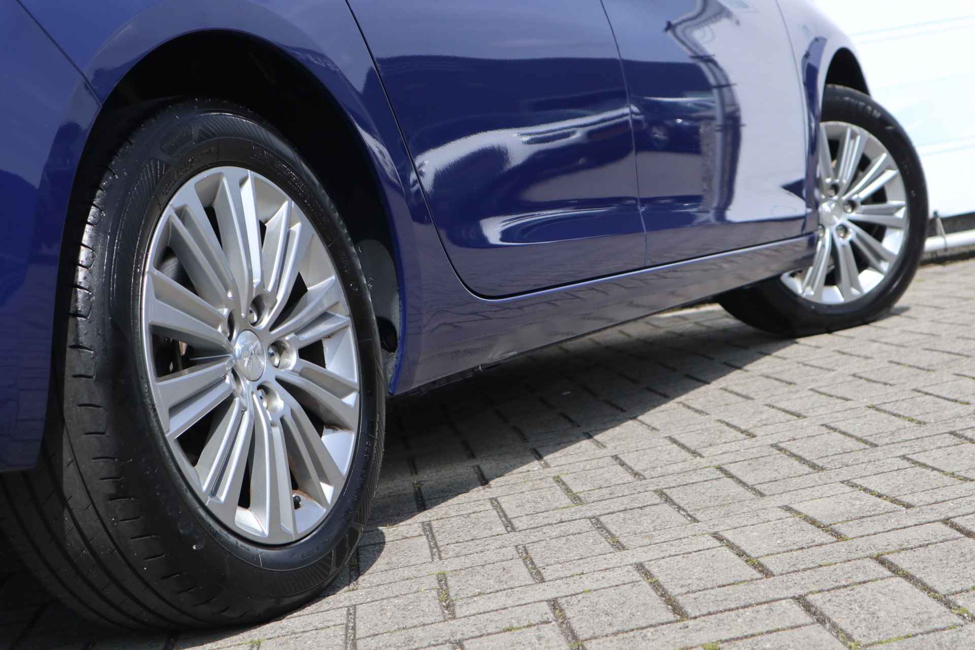 Peugeot 308 SW 1.2 PureTech Blue Lease Premium NL AUTO | PANO | LEDER | STOELVERW | CAMERA | CARPLAY | - 11/38