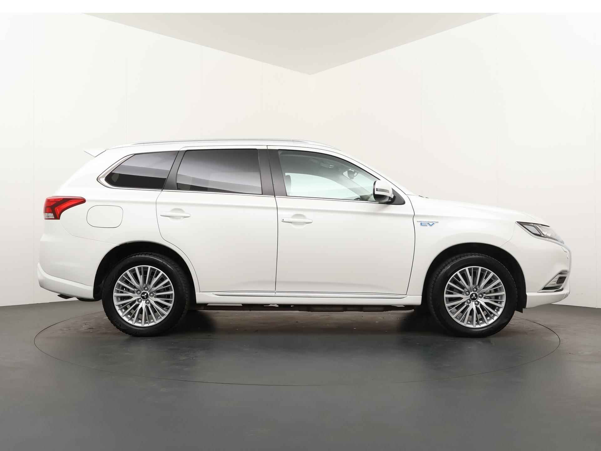 Mitsubishi Outlander 2.4 PHEV Intense+ - 7/34