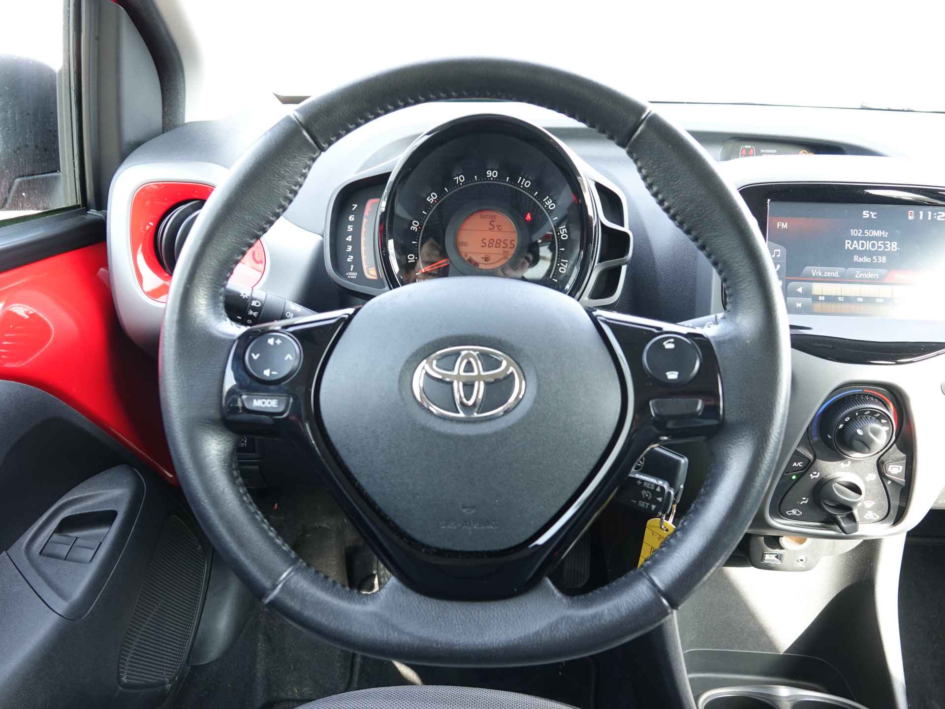 Toyota Aygo 1.0 VVT-i x-play CAMERA | AIRCO | BT-TEL | AUDIO - 20/25