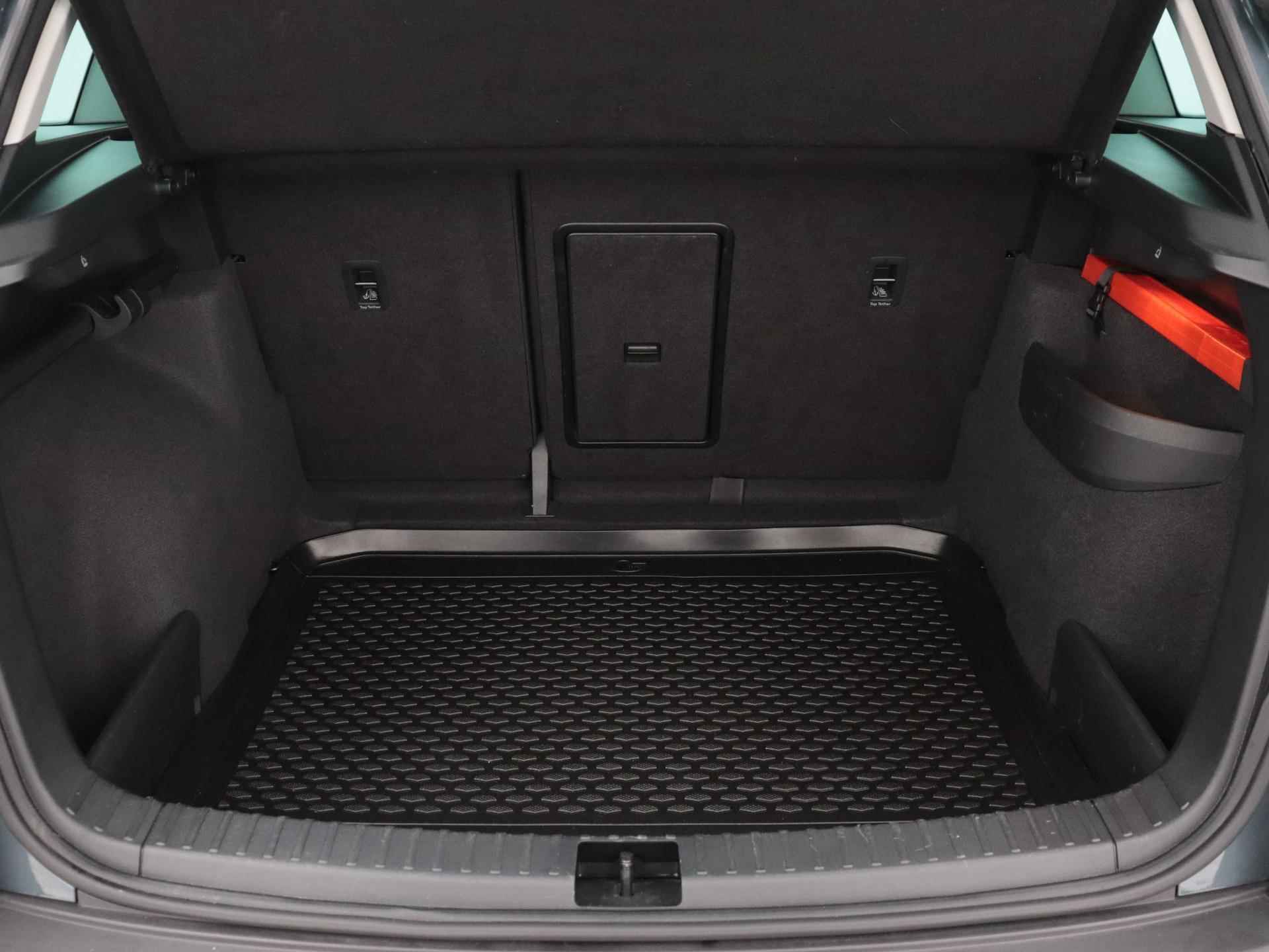 Skoda Karoq 1.6 TDI Ambition Business | TREKHAAK | CLIMATE CONTROL | PARKEERSENSOREN | NAVIGATIE | - 12/17