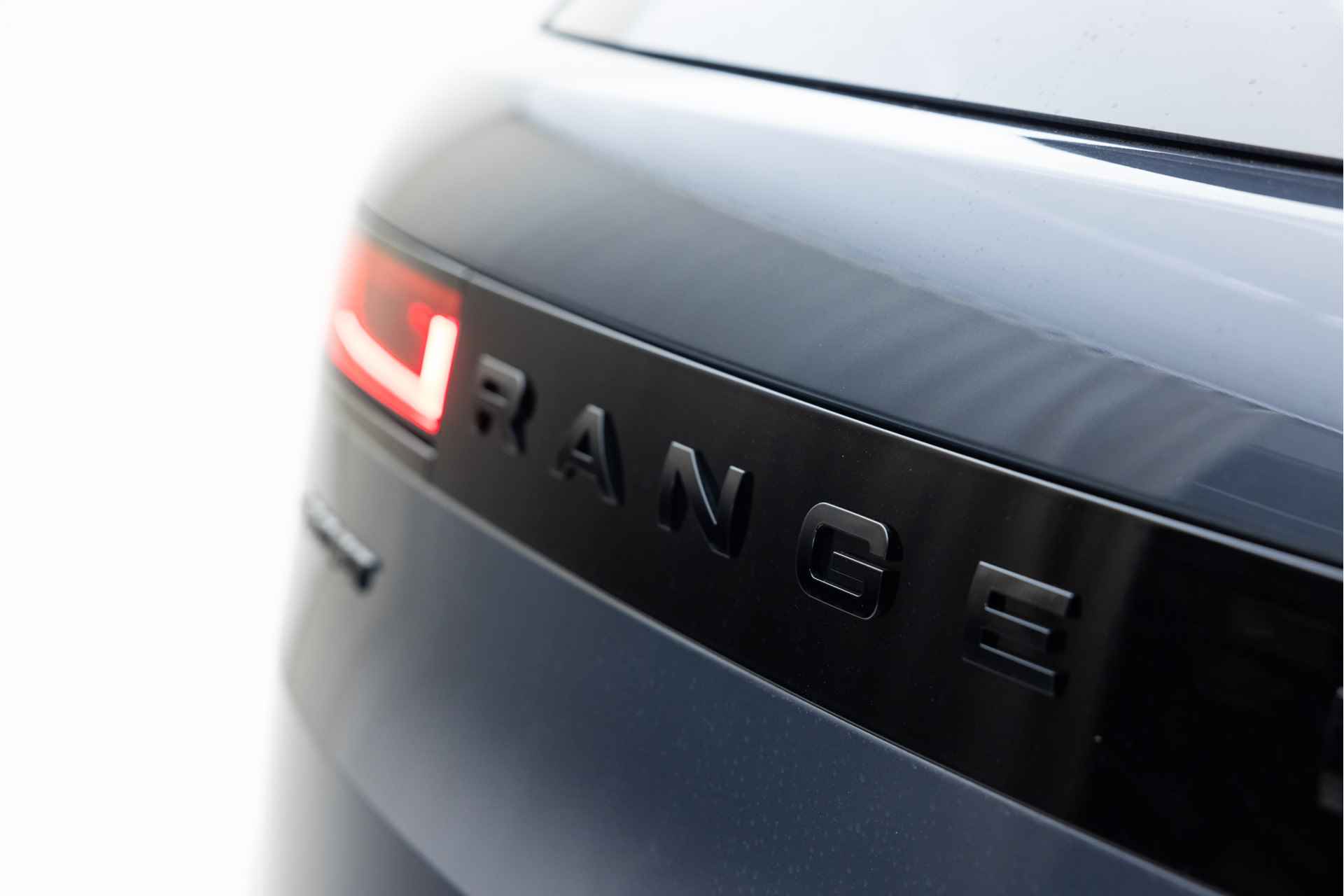 Land Rover Range Rover Sport P510e Autobiography | 23 Inch Carbon | Achterasbesturing | Pano | Black Pack | Head-up | Treeplanken - 24/37