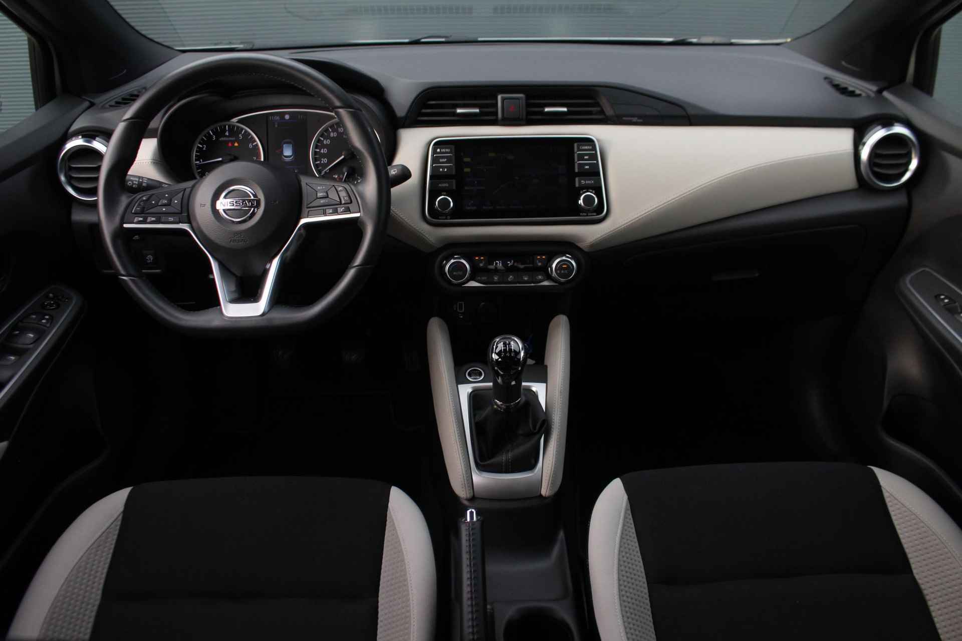 Nissan Micra 1.0 IG-T Tekna 90pk | Stoelverwarming | Navigatie | Apple Carplay | Android Auto | Eerste eigenaar | Achteruitrijcamera - 15/36
