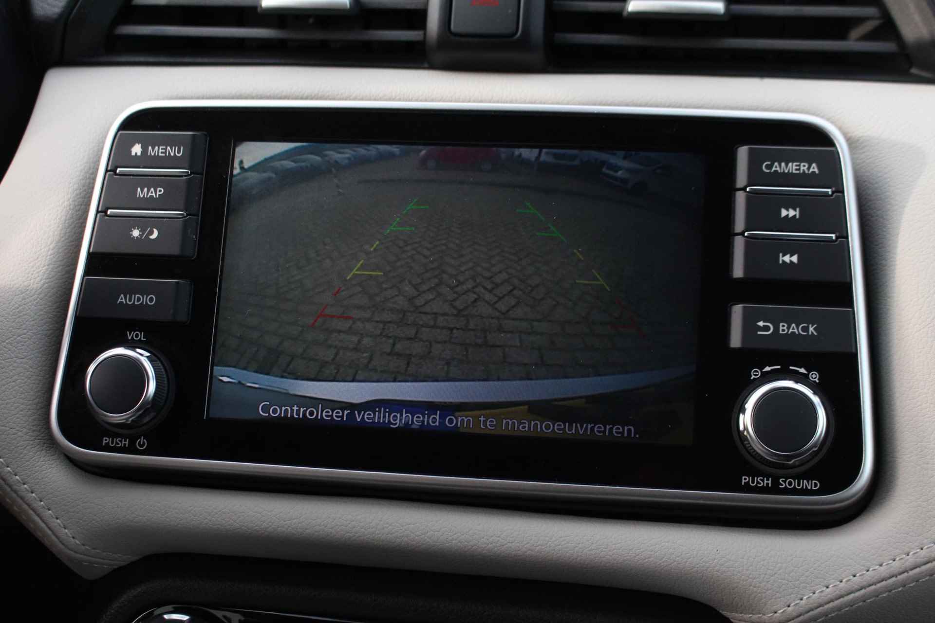 Nissan Micra 1.0 IG-T Tekna 90pk | Stoelverwarming | Navigatie | Apple Carplay | Android Auto | Eerste eigenaar | Achteruitrijcamera - 16/36