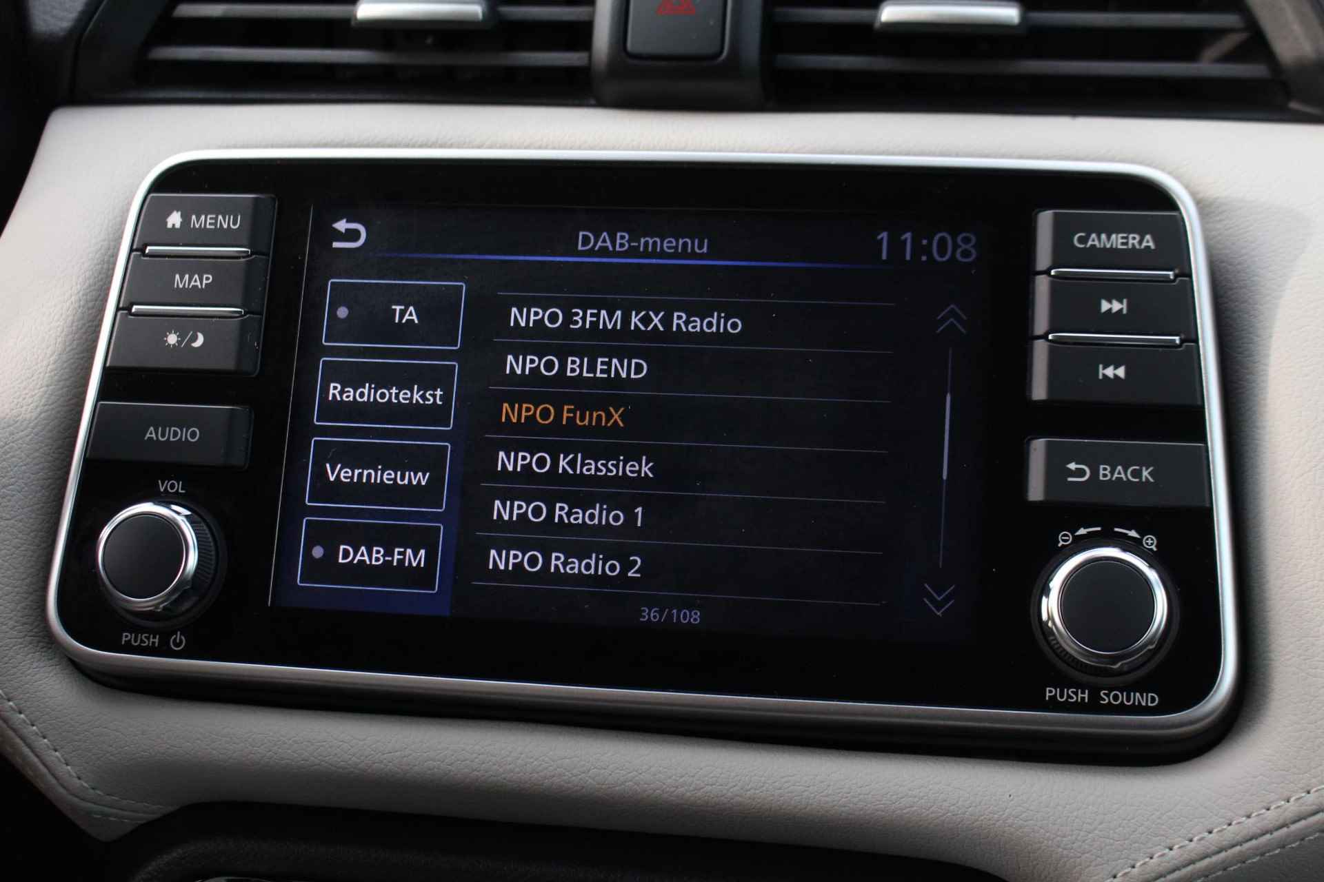 Nissan Micra 1.0 IG-T Tekna 90pk | Stoelverwarming | Navigatie | Apple Carplay | Android Auto | Eerste eigenaar | Achteruitrijcamera - 25/36