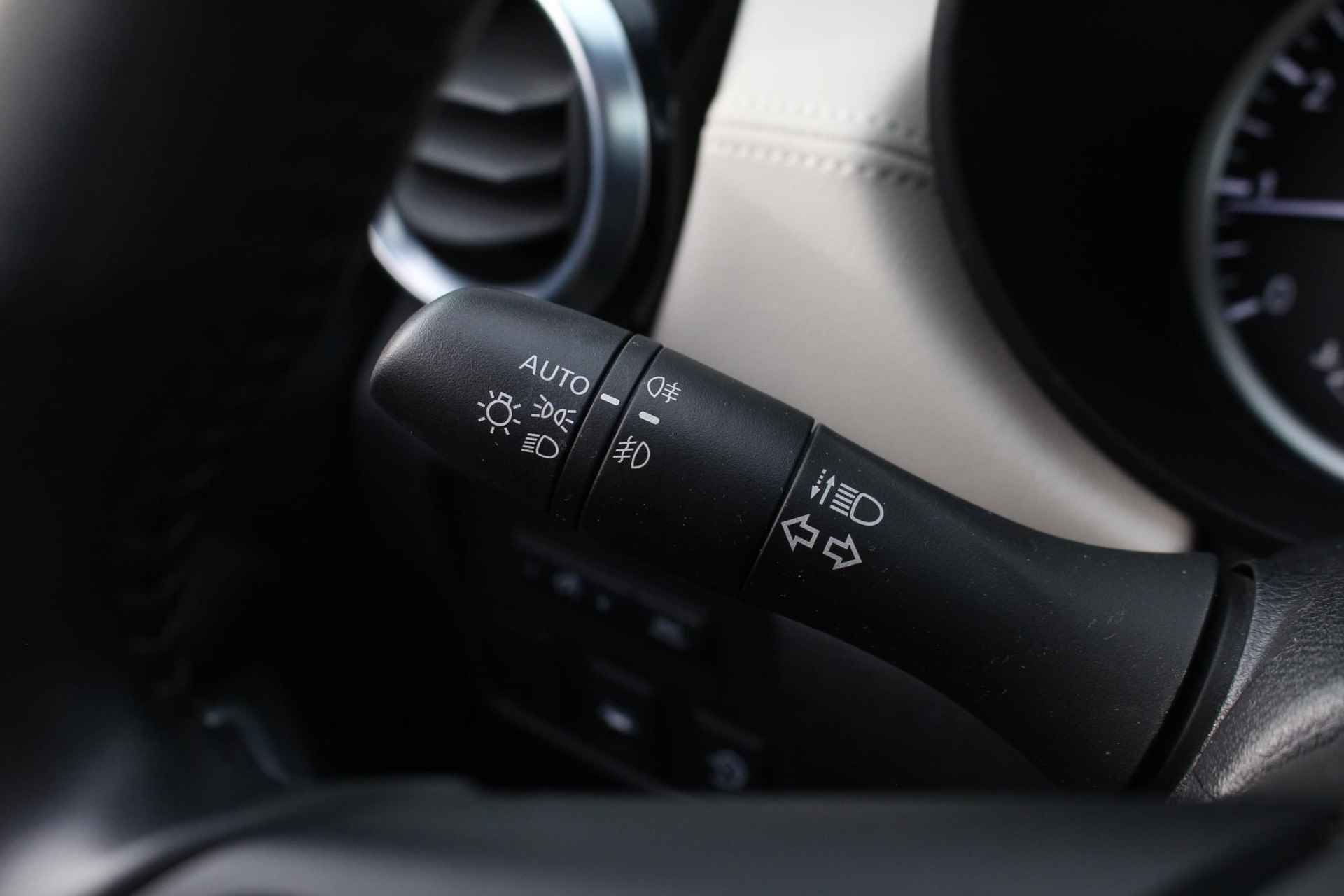 Nissan Micra 1.0 IG-T Tekna 90pk | Stoelverwarming | Navigatie | Apple Carplay | Android Auto | Eerste eigenaar | Achteruitrijcamera - 33/36