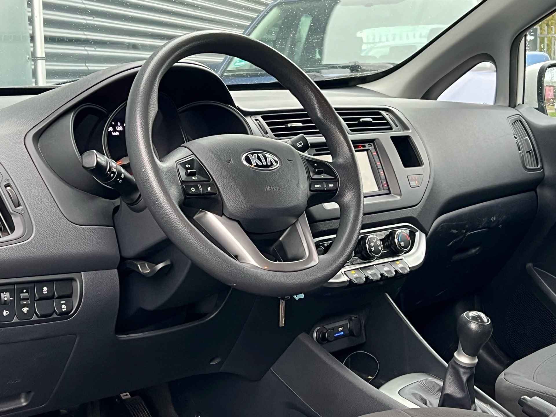 Kia Rio BWJ 2013 | 1.2 CVVT 86PK Plus Pack | AIRCO | TREKHAAK | LMV | MULTI-MEDIA | LICHTMETAAL | PRIVACY GLASS - 4/16