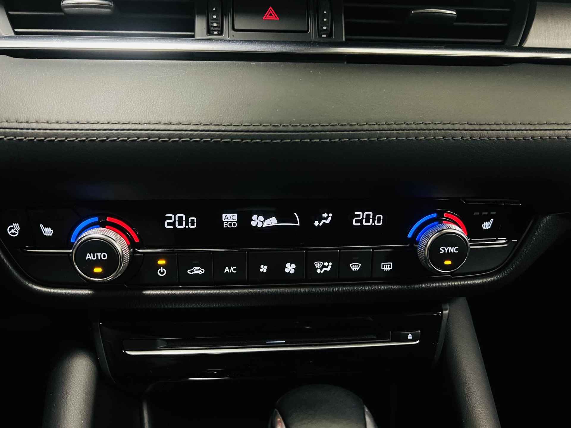 Mazda 6 Sportbreak 2.0 SkyActiv-G 165 Essence Automaat Navi airco stoelverwarming stuurverwarming adaptief cruise controle Camera Xenon verlichting lm velgen dealer onderhouden echt een hele mooie nette auto - 11/21