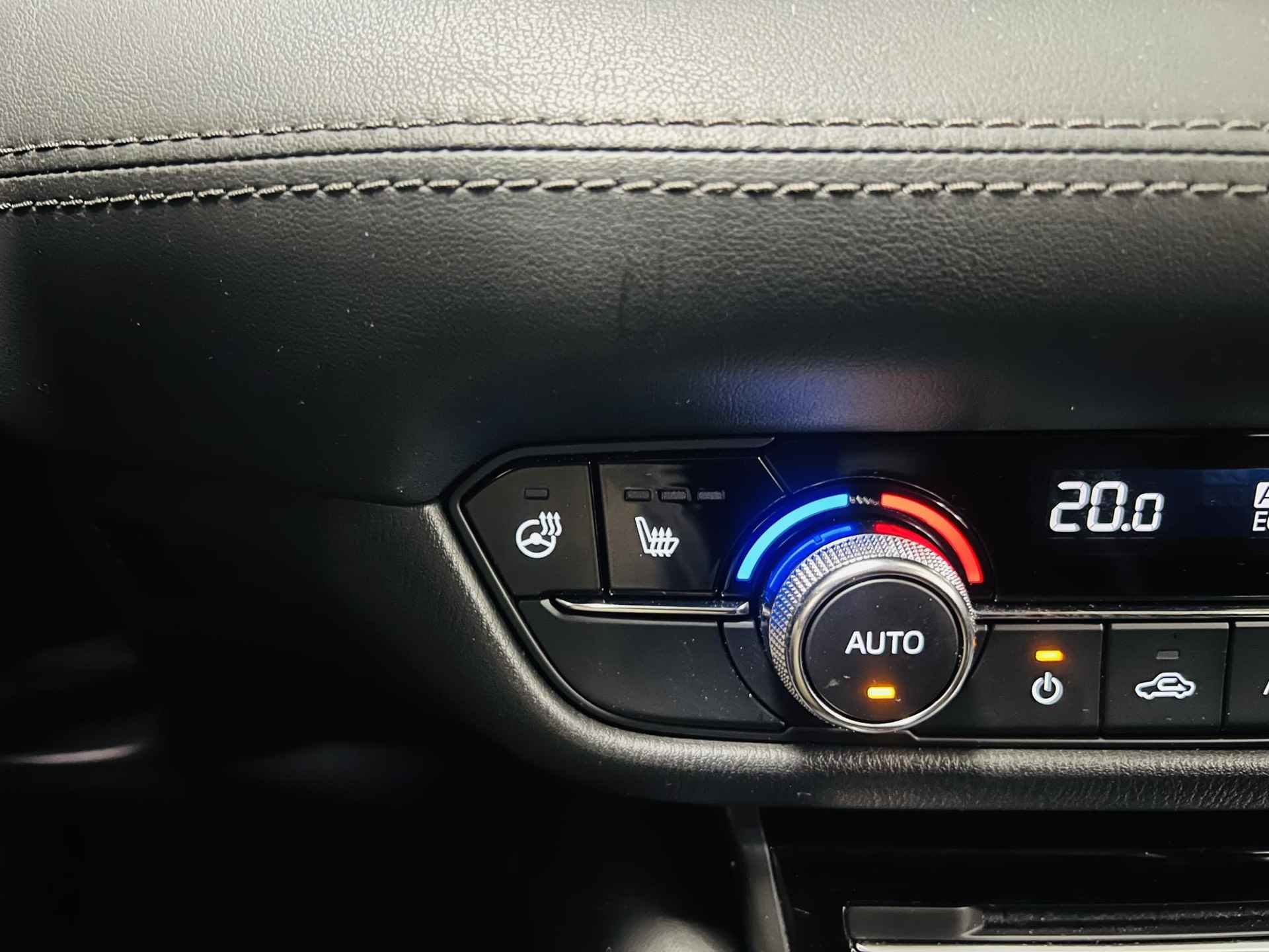 Mazda 6 Sportbreak 2.0 SkyActiv-G 165 Essence Automaat Navi airco stoelverwarming stuurverwarming adaptief cruise controle Camera Xenon verlichting lm velgen dealer onderhouden echt een hele mooie nette auto - 12/21