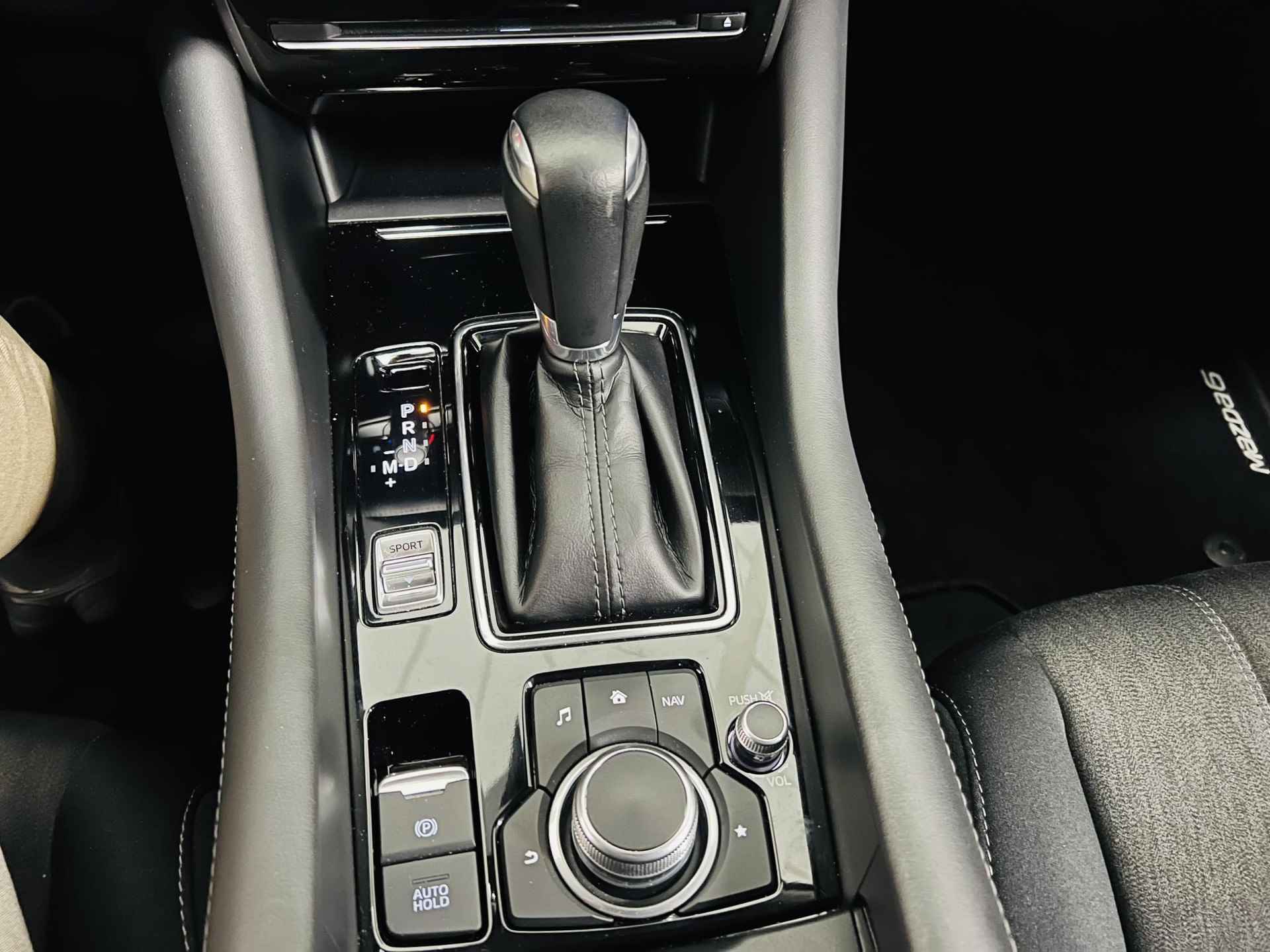Mazda 6 Sportbreak 2.0 SkyActiv-G 165 Essence Automaat Navi airco stoelverwarming stuurverwarming adaptief cruise controle Camera Xenon verlichting lm velgen dealer onderhouden echt een hele mooie nette auto - 13/21
