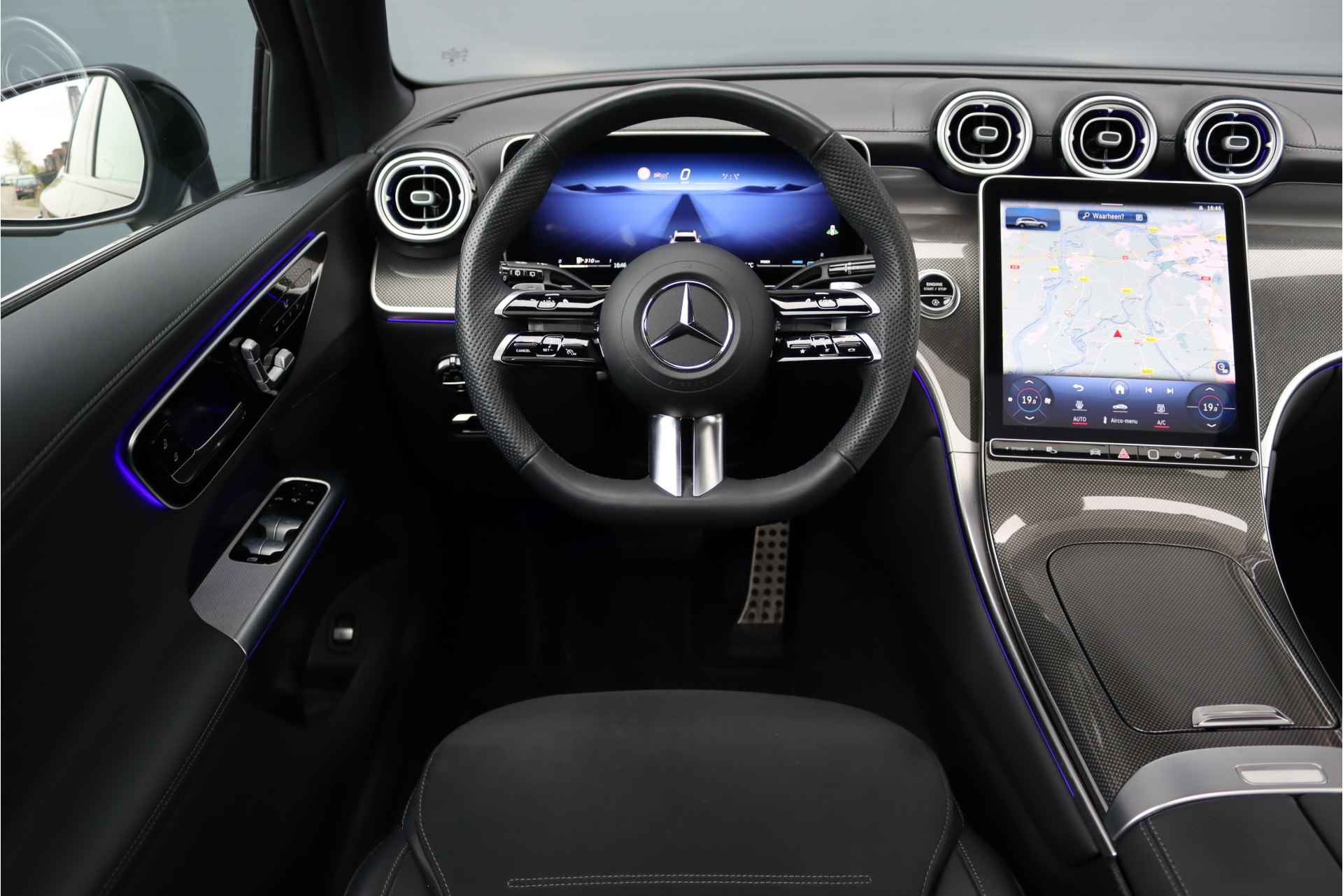 Mercedes-Benz GLC 200 4-MATIC AMG Line Aut9, Panoramadak, Distronic, Memory, Surround Camera, Verwarmd Stuurwiel, Dodehoekassistent, Etc. - 26/43