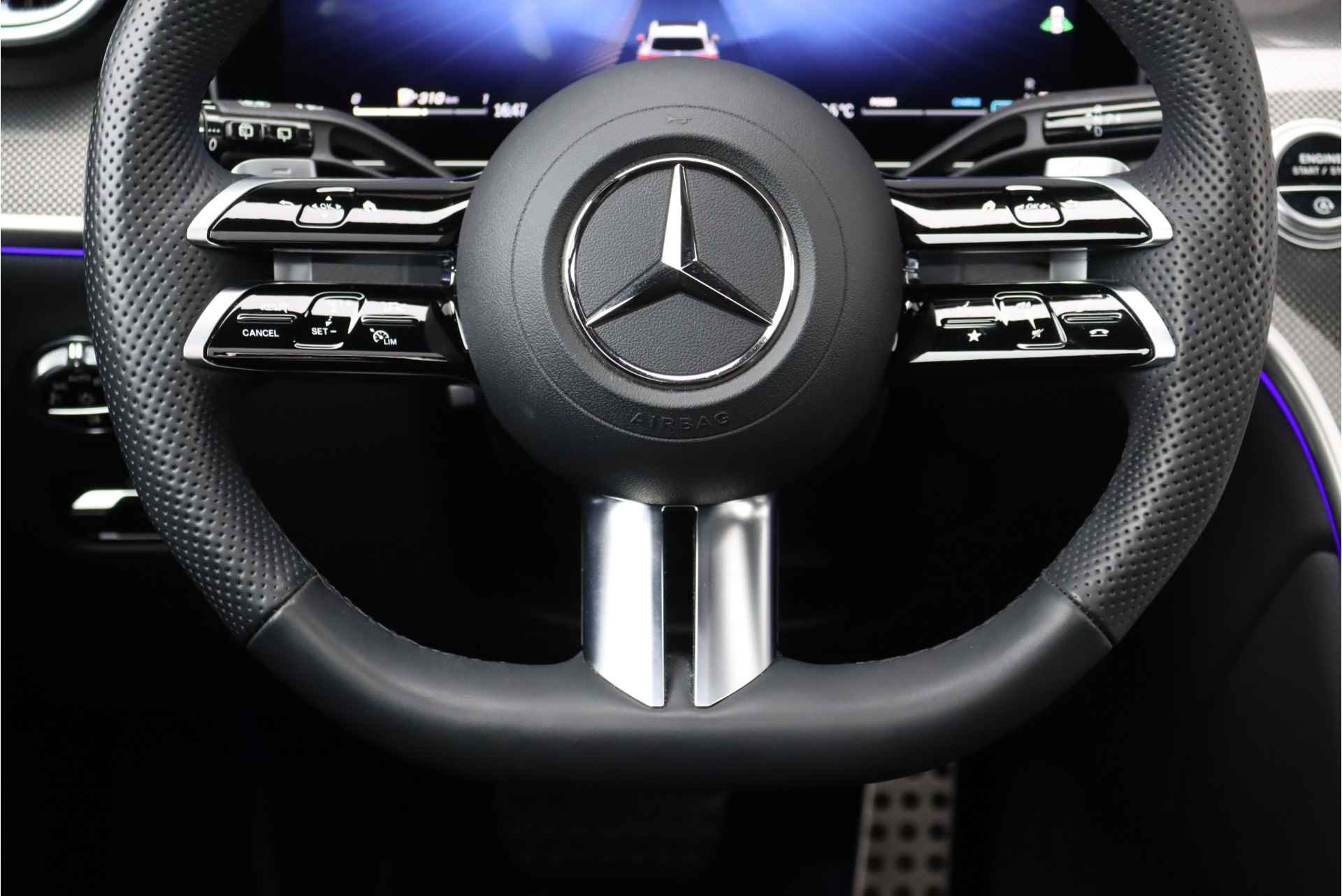Mercedes-Benz GLC 200 4-MATIC AMG Line Aut9, Panoramadak, Distronic, Memory, Surround Camera, Verwarmd Stuurwiel, Dodehoekassistent, Etc. - 28/43