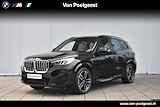 BMW iX1 xDrive30 M-Sport Glazen Schuifdak / 19 Inch / Getinte Ramen Achter / Harman Kardon / Wide Screen Display / Stoelverstelling Electrisch met Memory