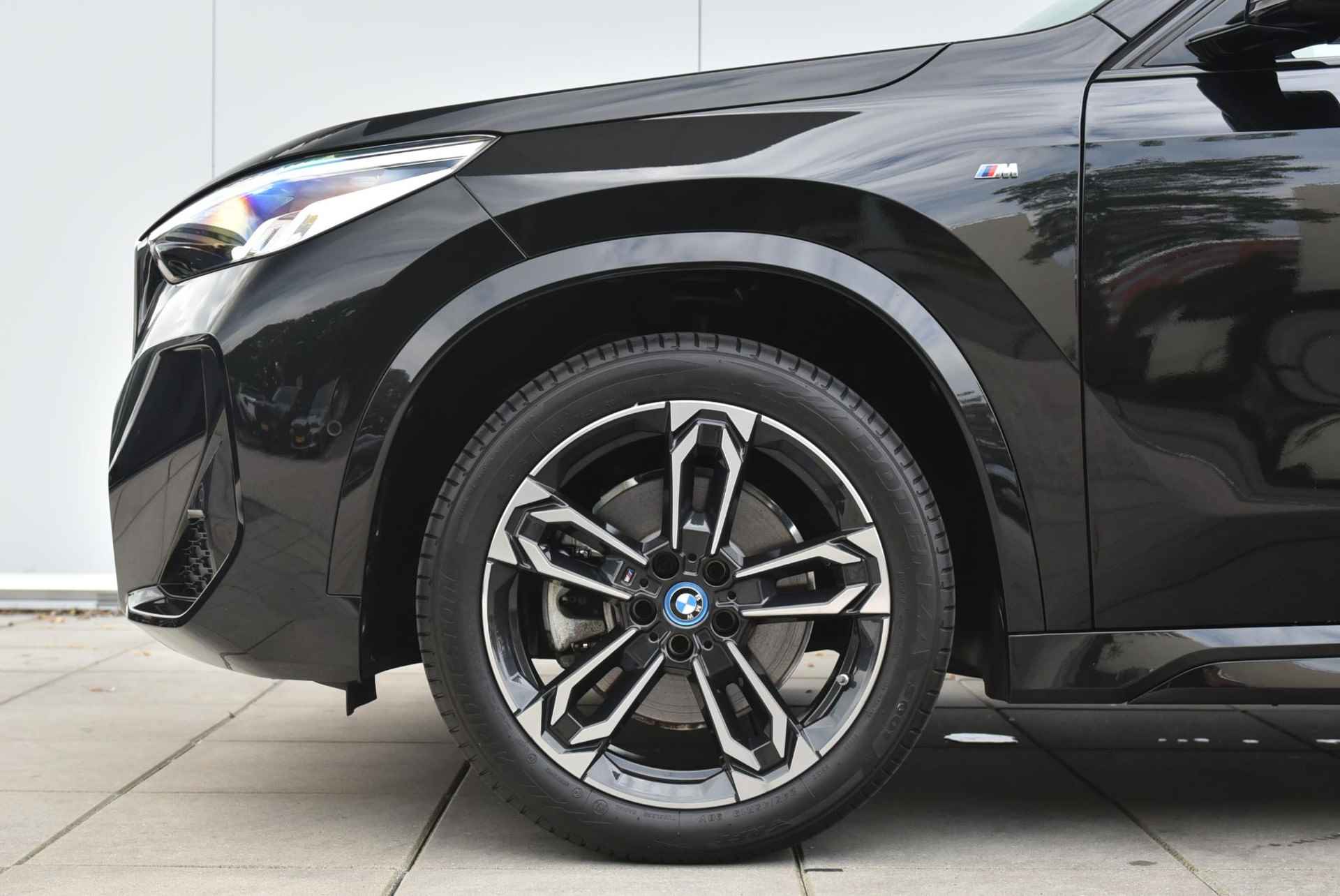 BMW iX1 xDrive30 M-Sport Glazen Schuifdak / 19 Inch / Getinte Ramen Achter / Harman Kardon / Wide Screen Display / Stoelverstelling Electrisch met Memory - 6/28