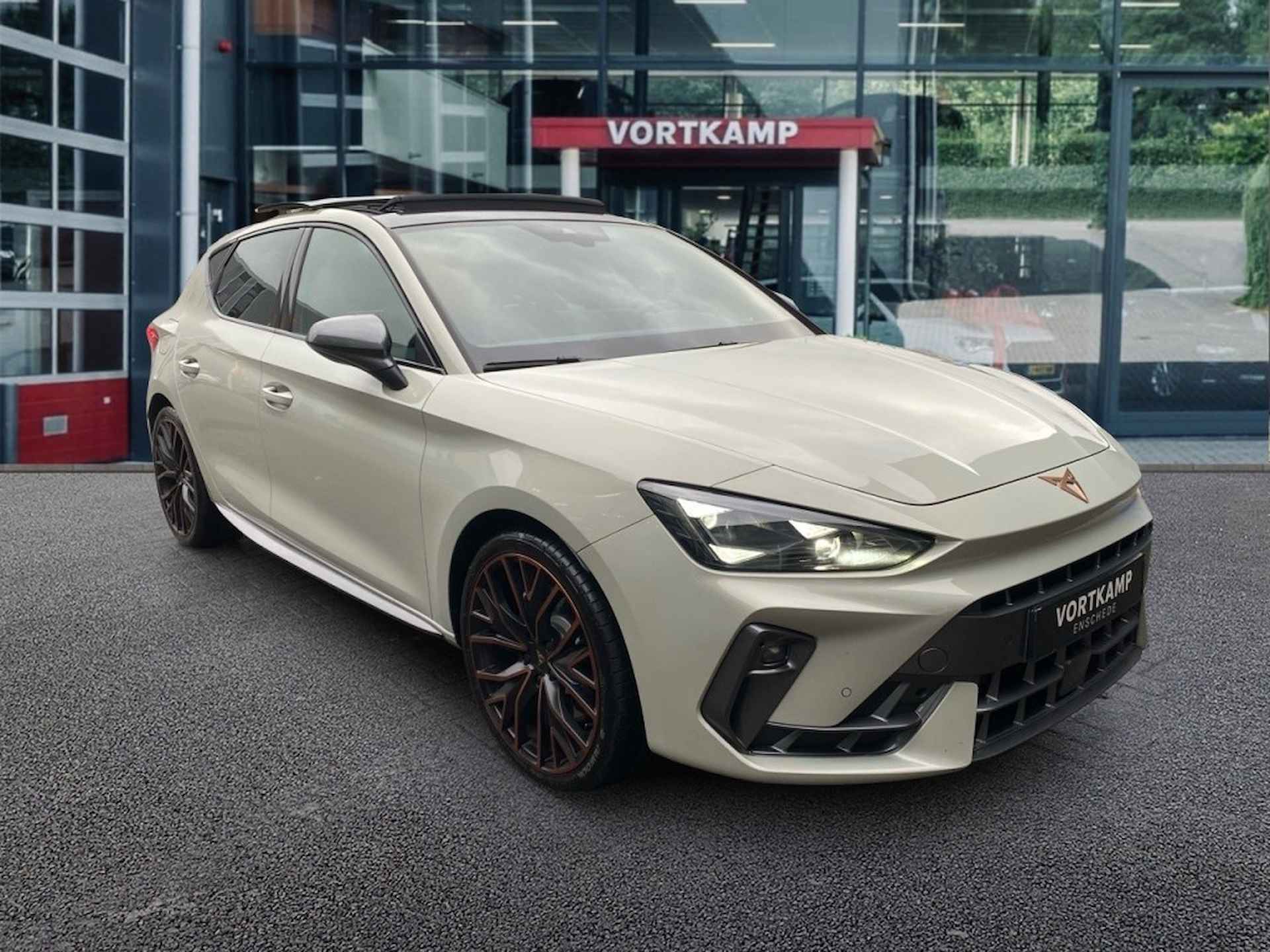 CUPRA Leon 1.5 TSI E-HY VZ 272 PK MATRIX-LED/PANO-DAK/CAMERA/ACC/ELEK-STOEL - 3/27