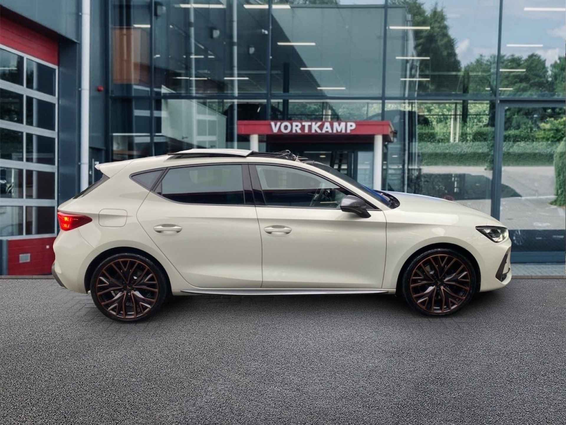 CUPRA Leon 1.5 TSI E-HY VZ 272 PK MATRIX-LED/PANO-DAK/CAMERA/ACC/ELEK-STOEL - 4/27