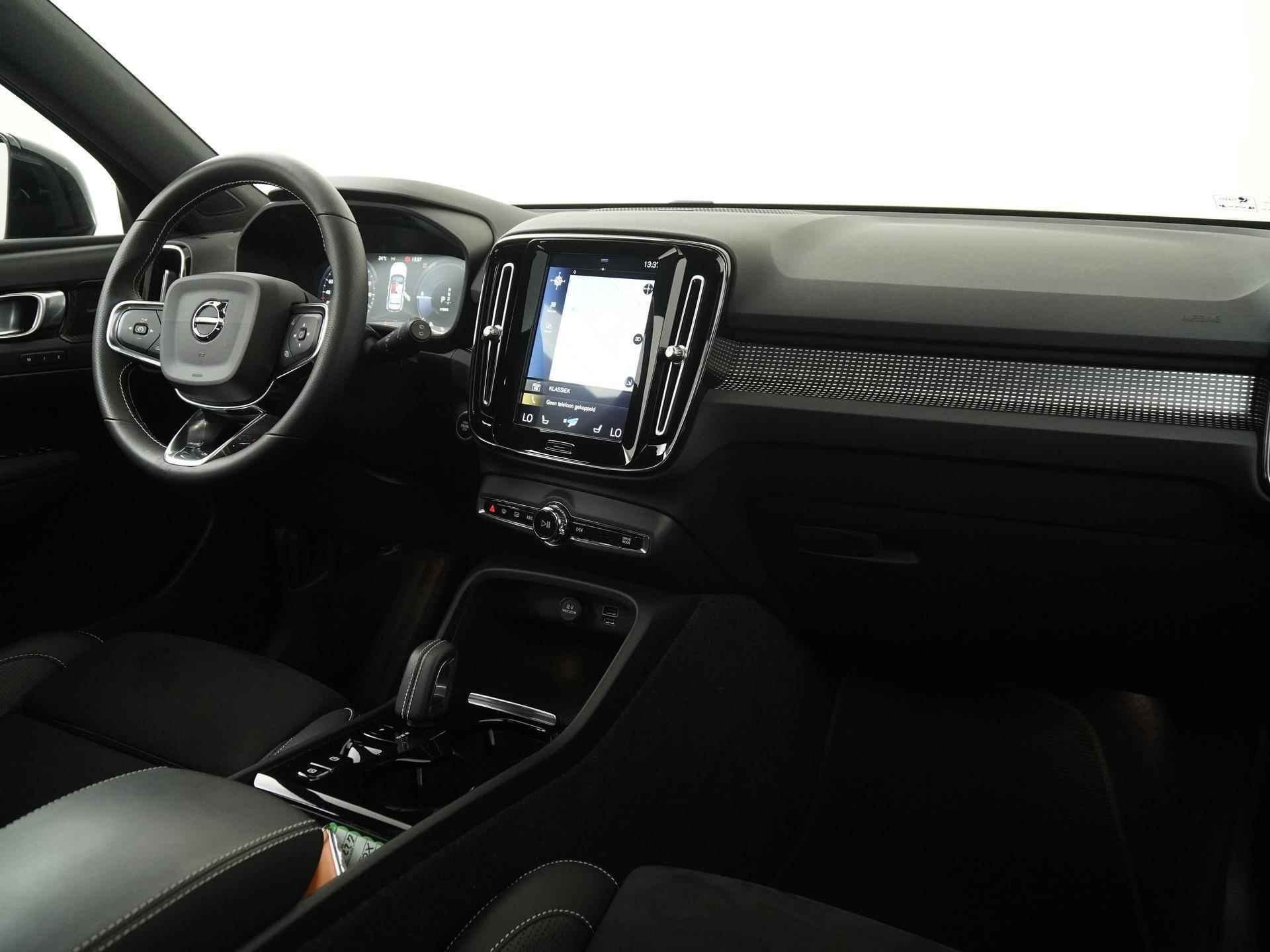 Volvo XC40 1.5 T5 Recharge R-Design | Panoramadak | Stuurverwarming | Zondag Open! - 2/42