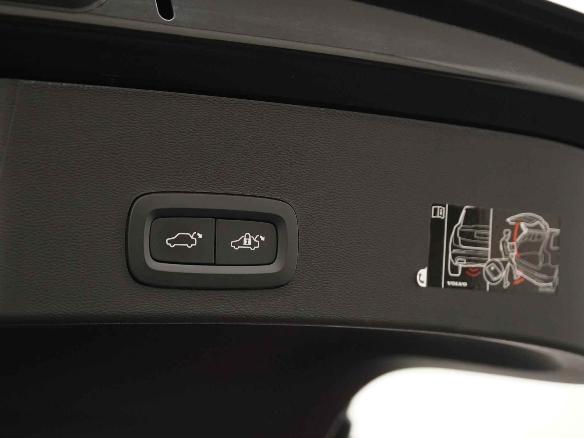 Volvo XC40 1.5 T5 Recharge R-Design | Panoramadak | Stuurverwarming | Zondag Open! - 24/42