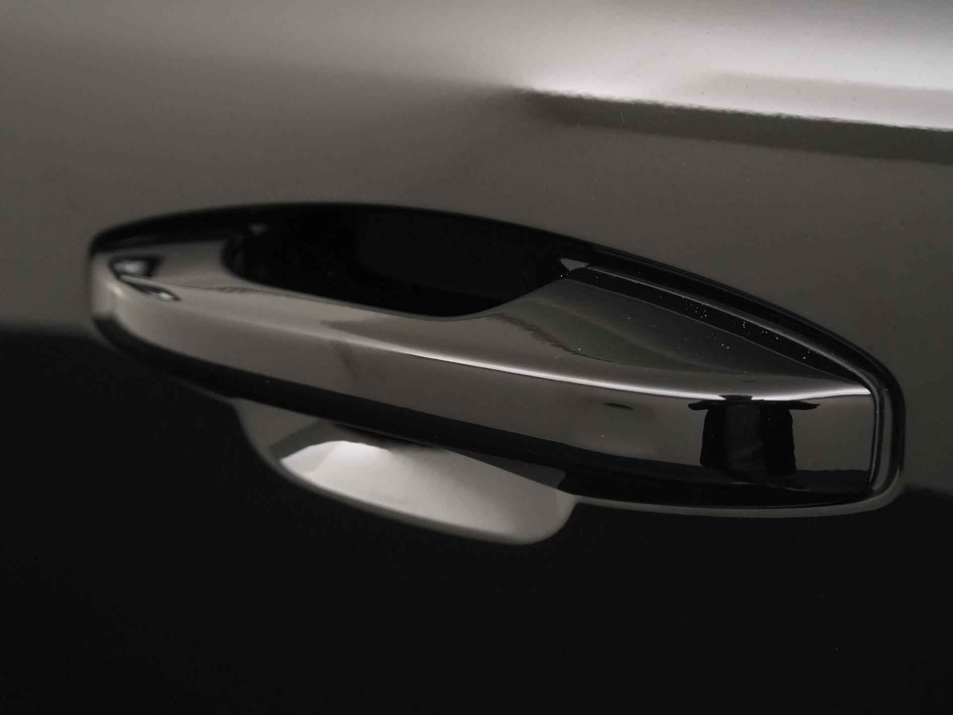 Volvo XC40 1.5 T5 Recharge R-Design | Panoramadak | Stuurverwarming | Zondag Open! - 37/42